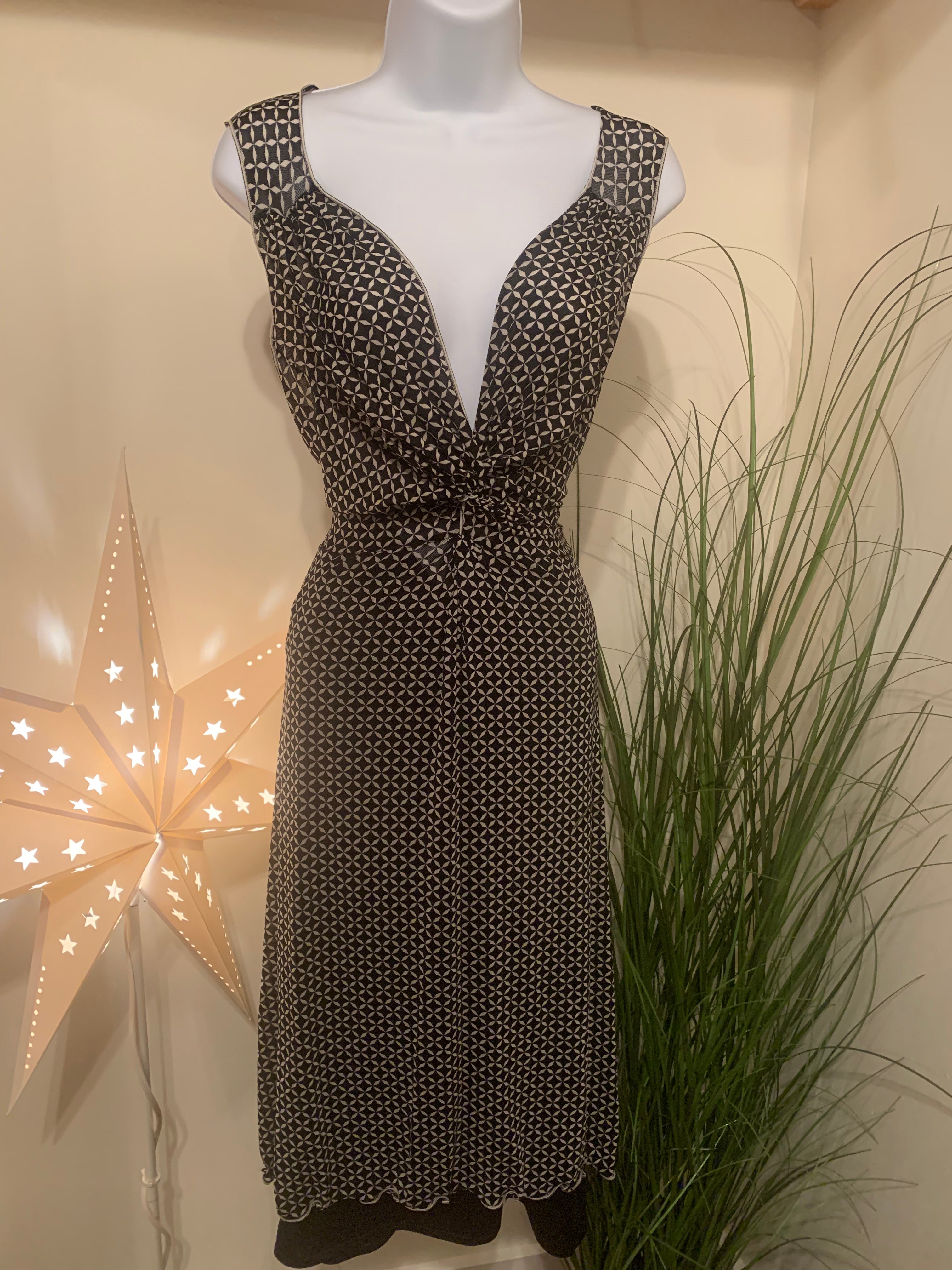 MAX STUDIO DRESS - Consigned with VARDO Vintage & Valuables vvvardo.ca