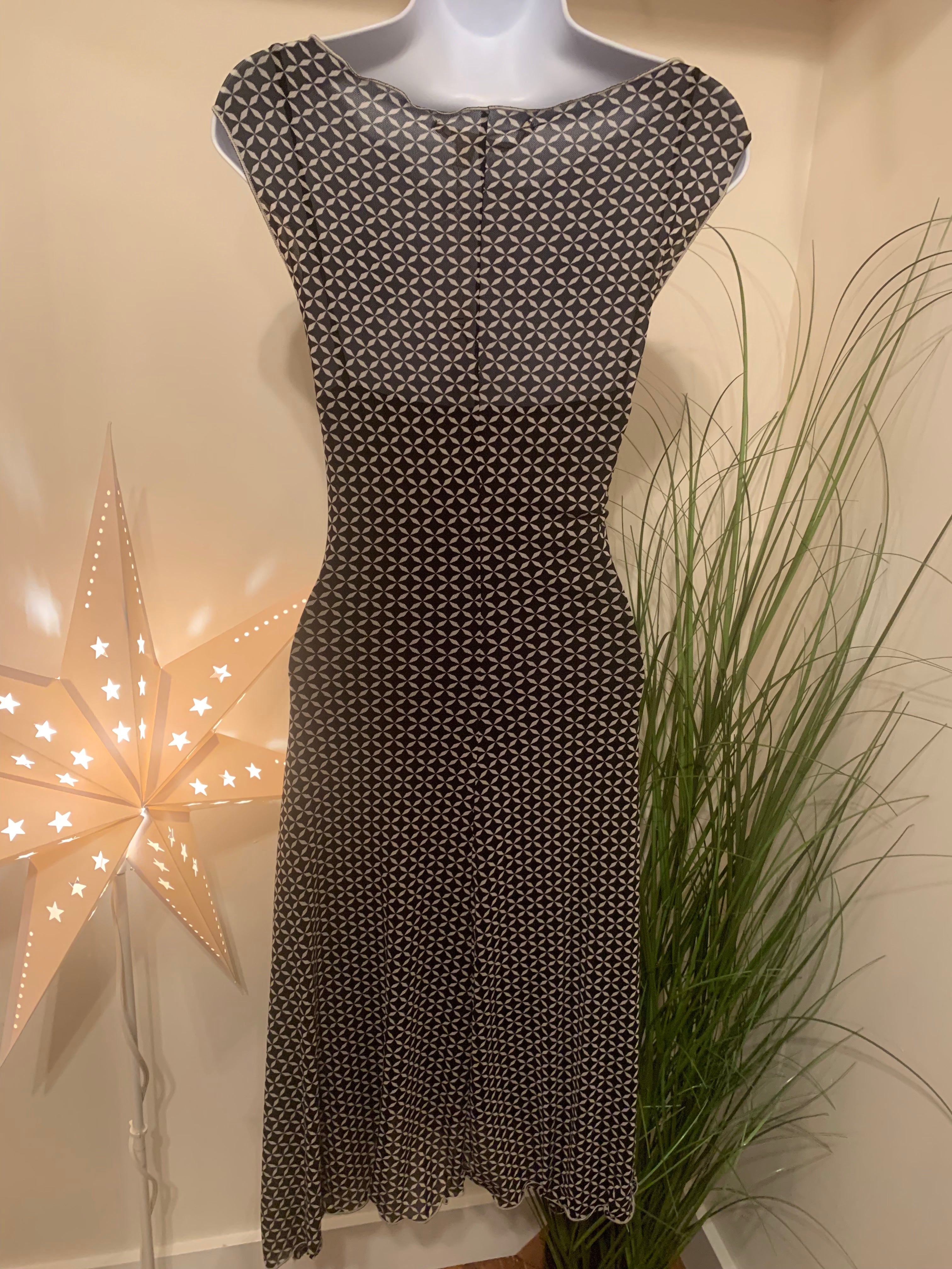 MAX STUDIO DRESS - Consigned with VARDO Vintage & Valuables vvvardo.ca