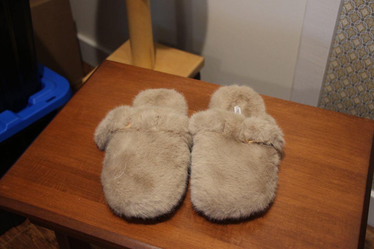 A pair of fluffy beige faux-fur slip-on slippers with small gold-tone buckle by Streetwear Society  in Size 8