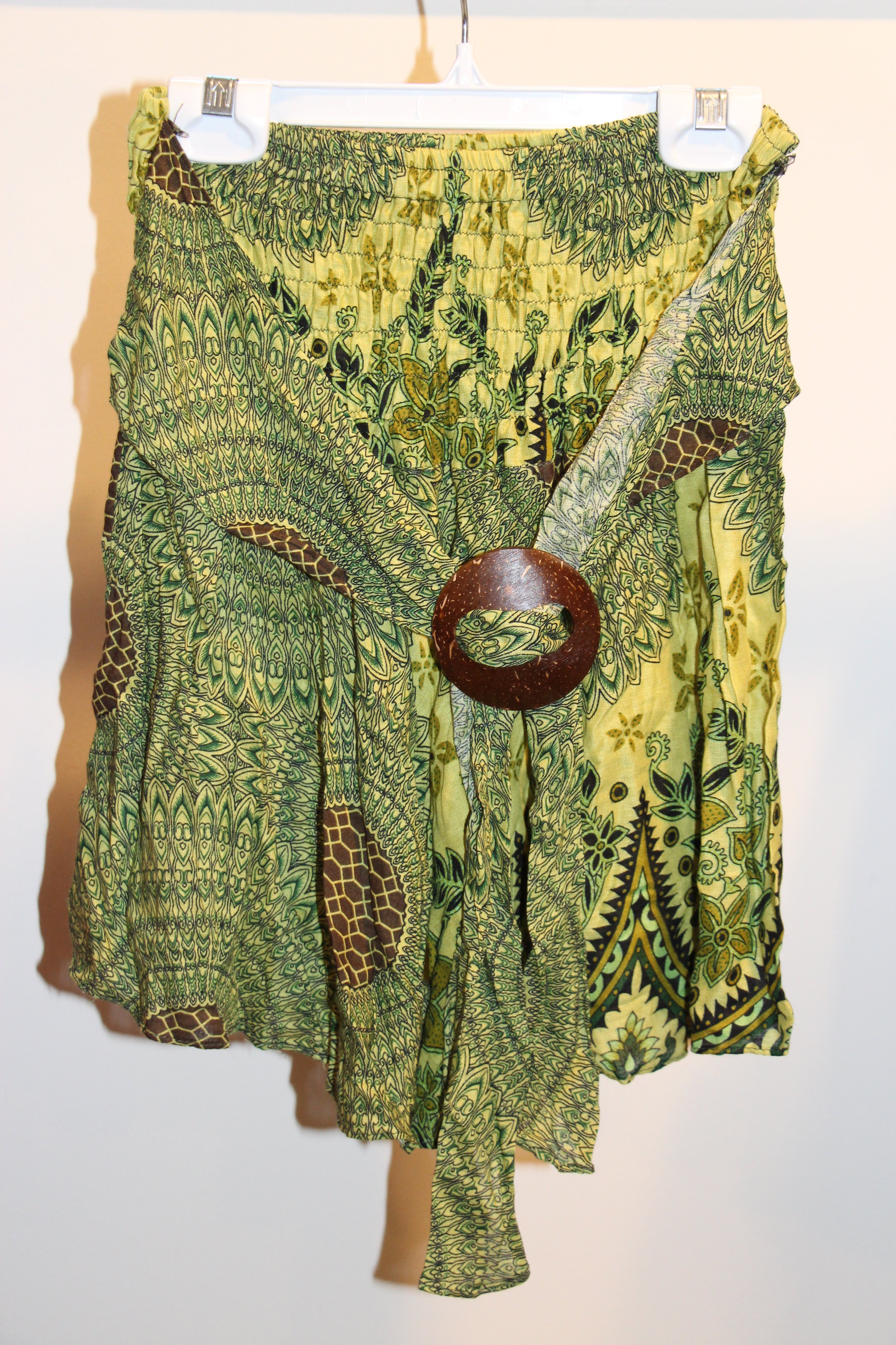 Size XS/S 100% Rayon Boho Mini Skirts with XL Coconut Buckle for Belt Consignment