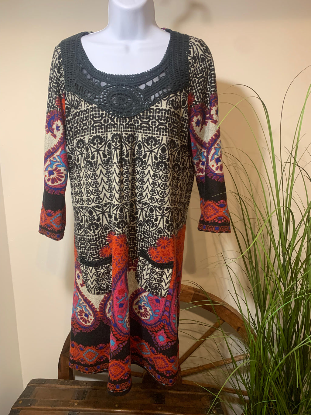 ONYX TUNIC DRESS- Consigned with VARDO Vintage & Valuables vvvardo.ca