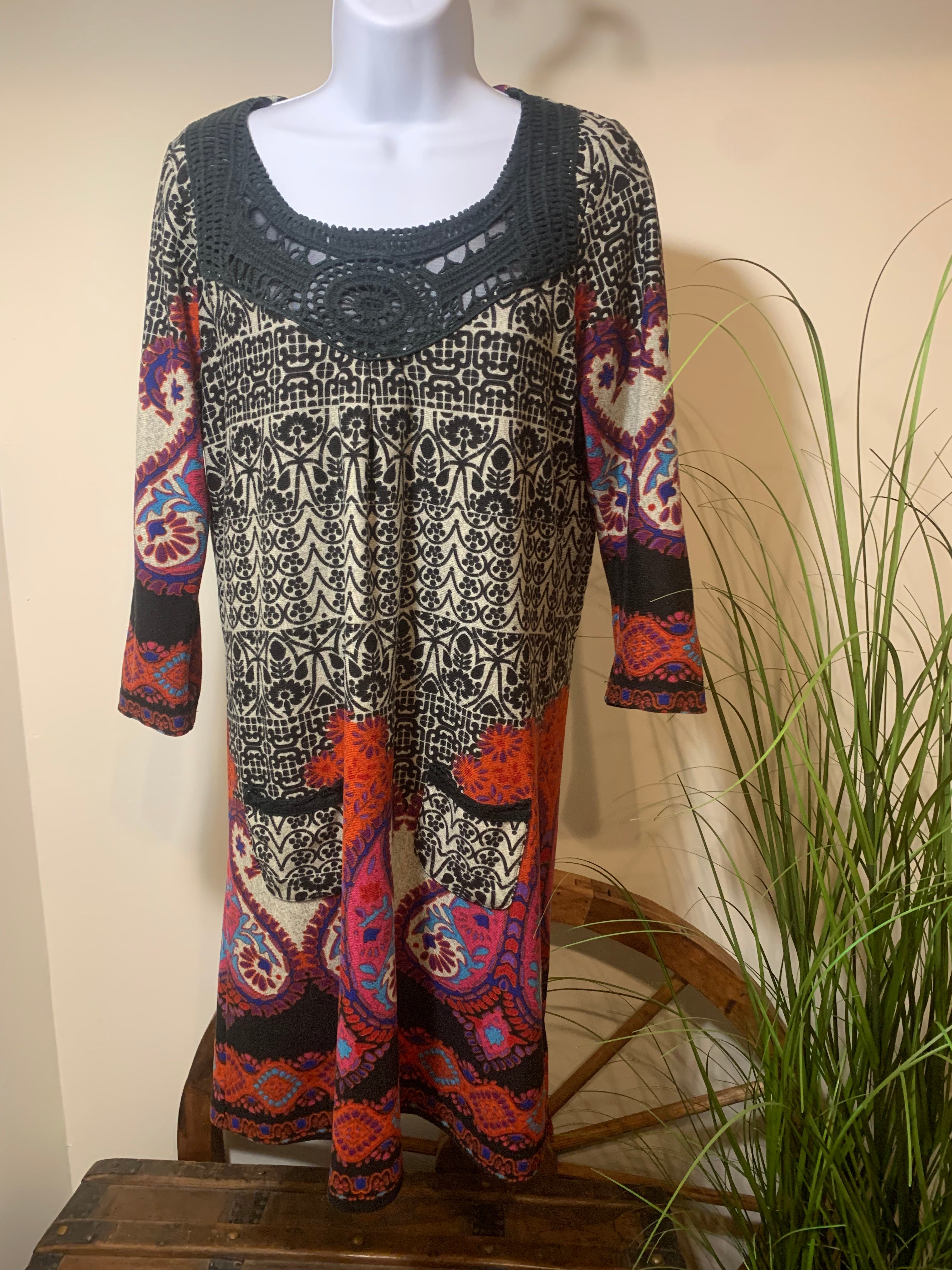 ONYX TUNIC DRESS- Consigned with VARDO Vintage & Valuables vvvardo.ca