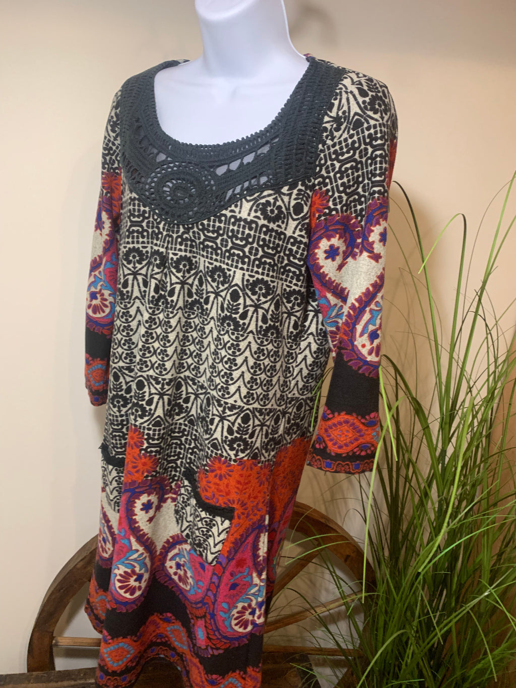 ONYX TUNIC DRESS- Consigned with VARDO Vintage & Valuables vvvardo.ca