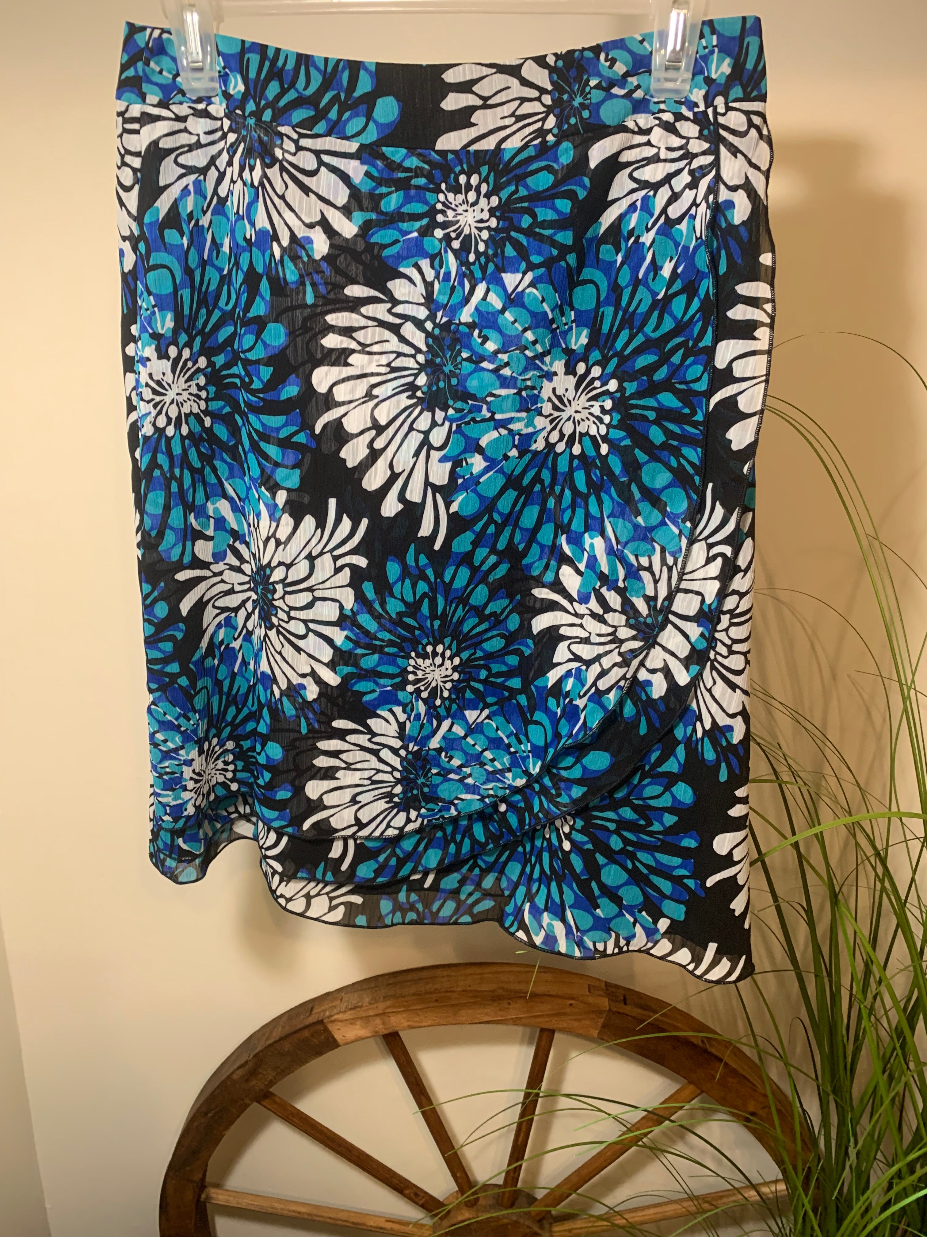 CLEO FLORAL PRINT SKIRT - Consigned with VARDO Vintage & Valuables vvvardo.ca