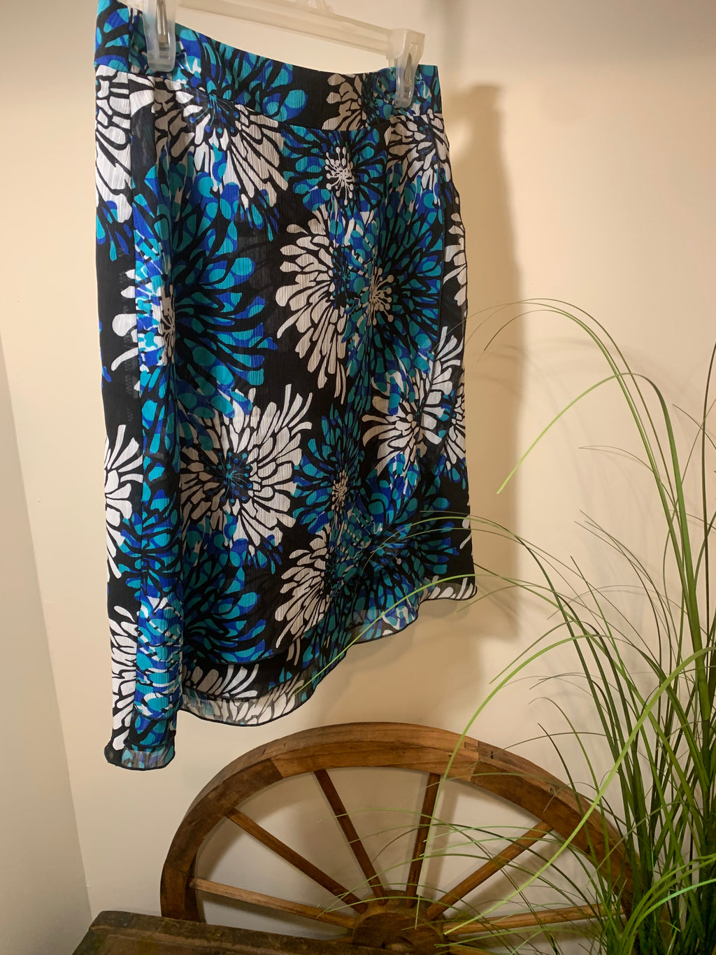 CLEO FLORAL PRINT SKIRT - Consigned with VARDO Vintage & Valuables vvvardo.ca