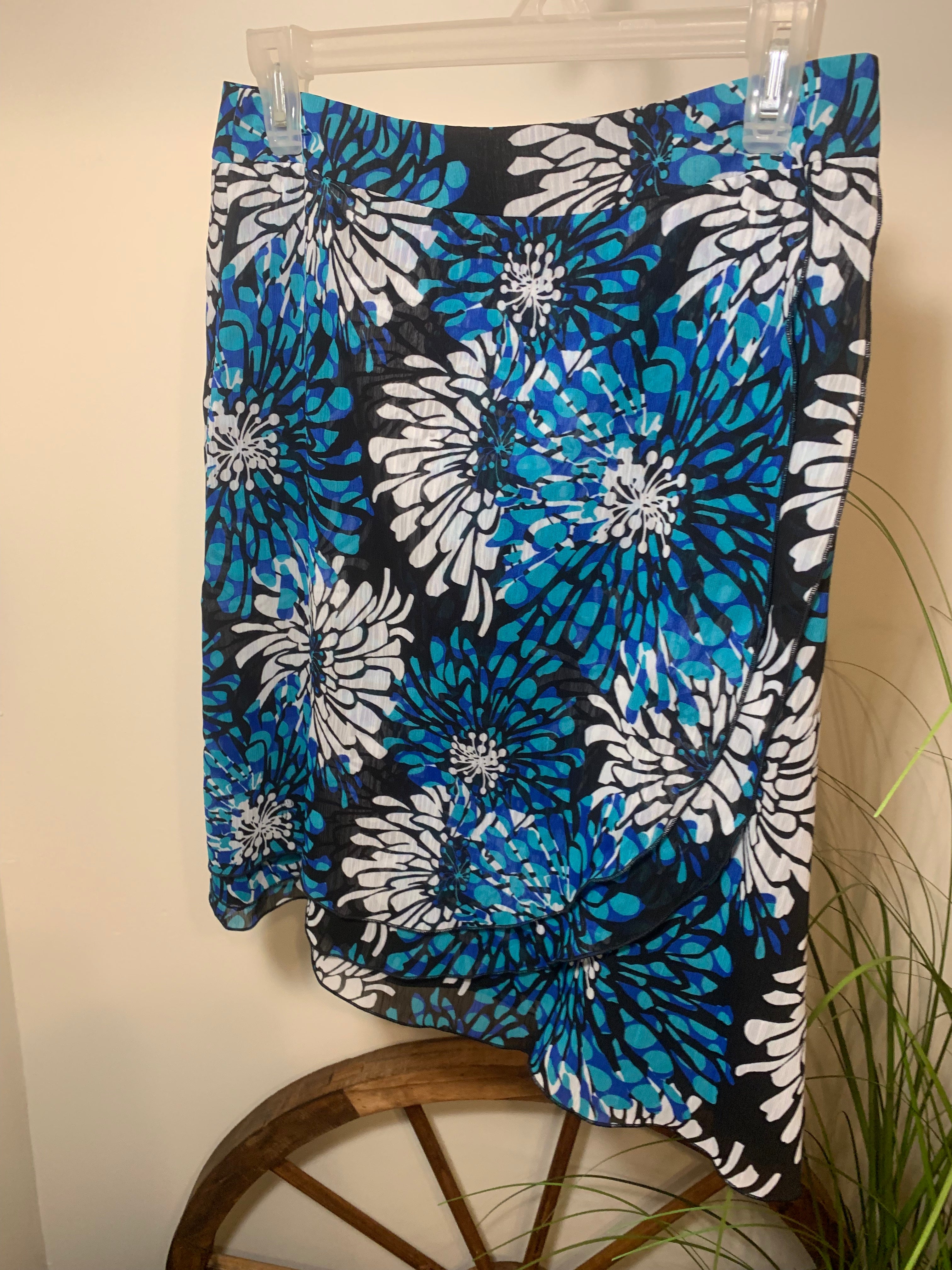 CLEO FLORAL PRINT SKIRT - Consigned with VARDO Vintage & Valuables vvvardo.ca