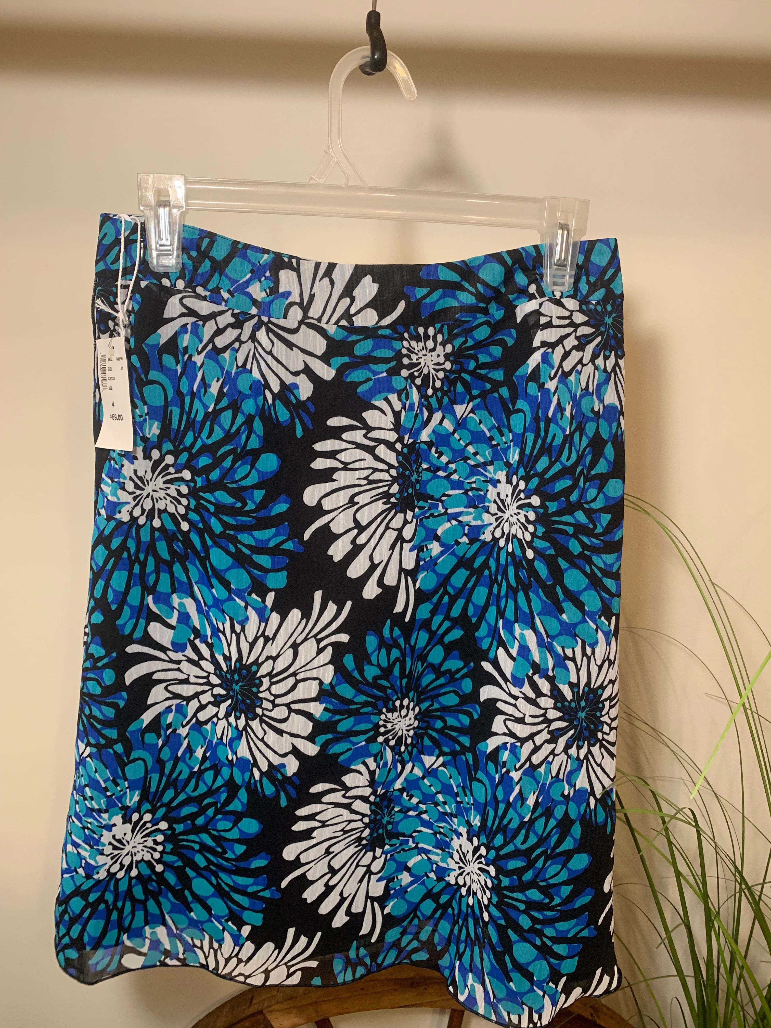 CLEO FLORAL PRINT SKIRT - Consigned with VARDO Vintage & Valuables vvvardo.ca