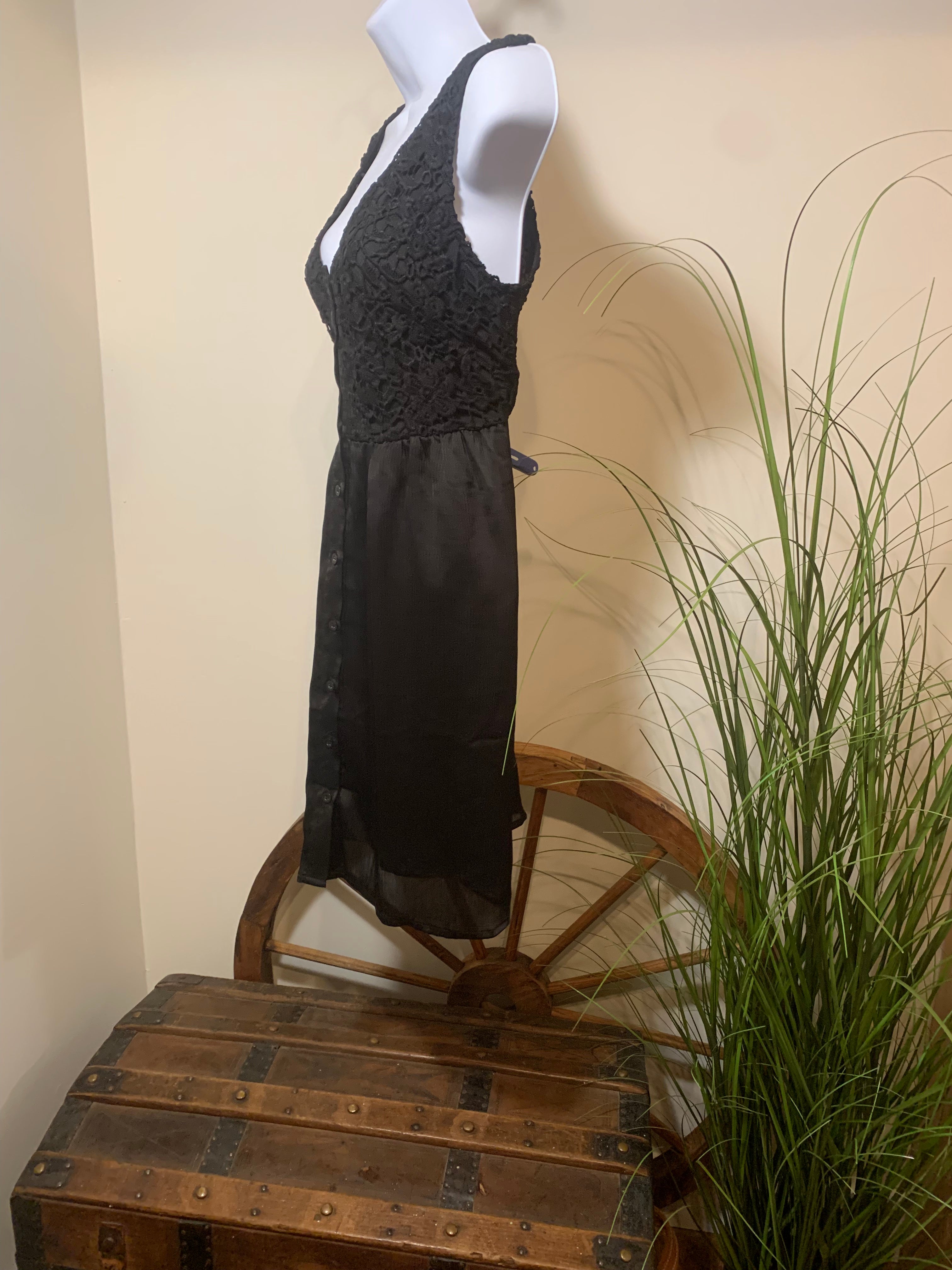 BELINDA BUTTON DOWN SKATER DRESS - Consigned with VARDO Vintage & Valuables vvvardo.ca