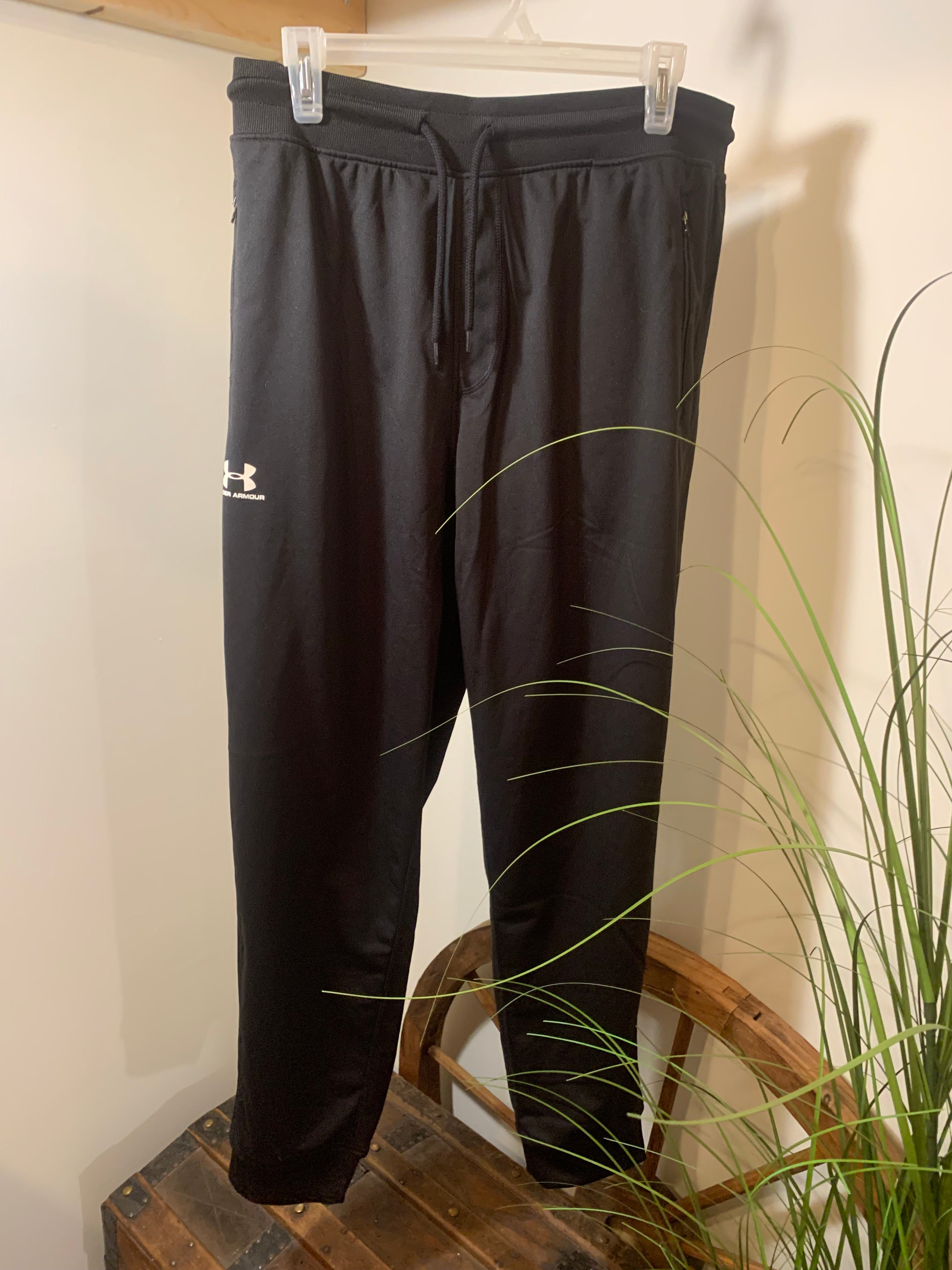 UNDER ARMOR JOGGERS - Consigned with VARDO Vintage & Valuables vvvardo.ca