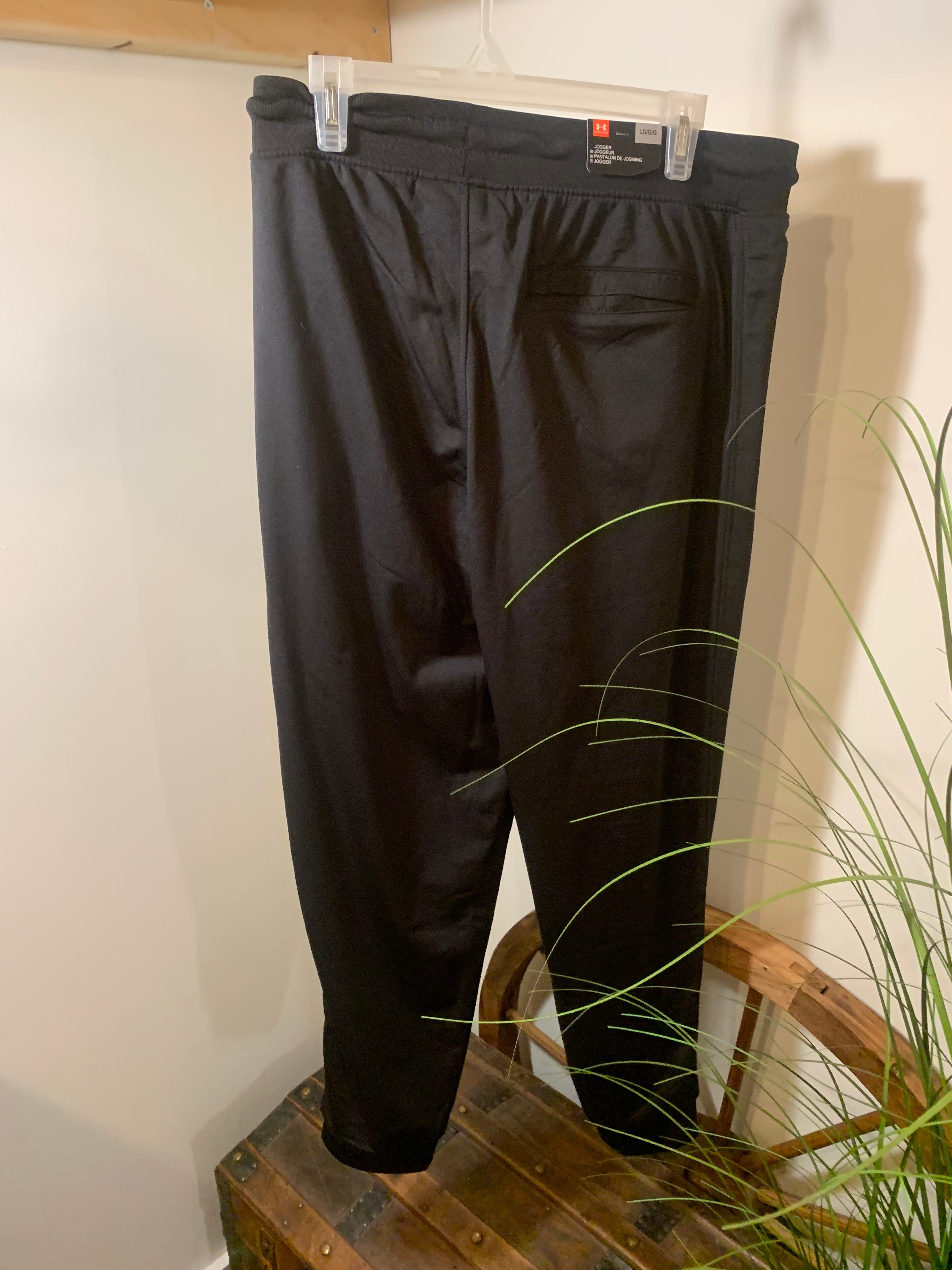 UNDER ARMOR JOGGERS - Consigned with VARDO Vintage & Valuables vvvardo.ca