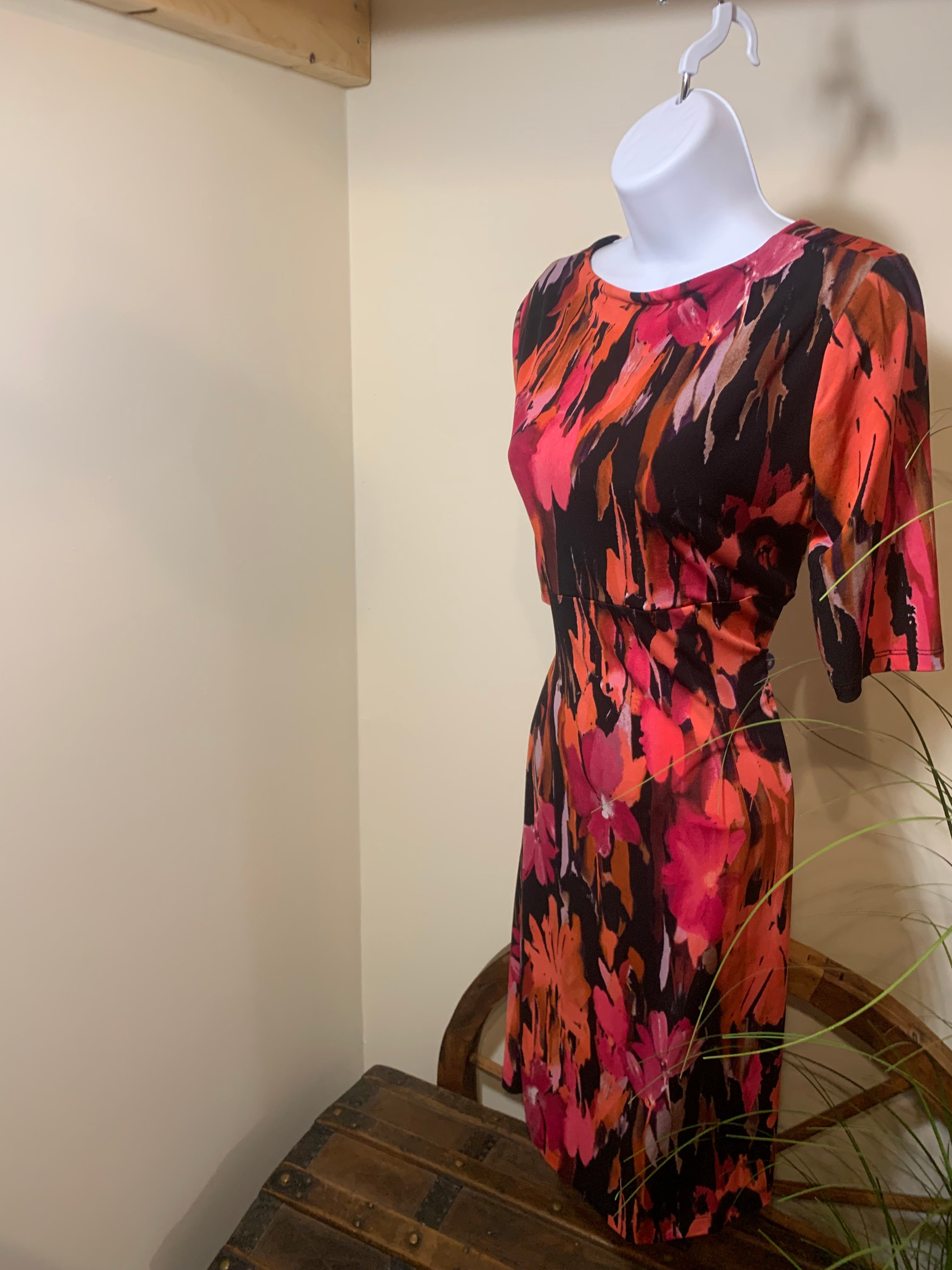 MAGGY LONDON FLORAL DRESS - Consigned with VARDO Vintage & Valuables vvvardo.ca