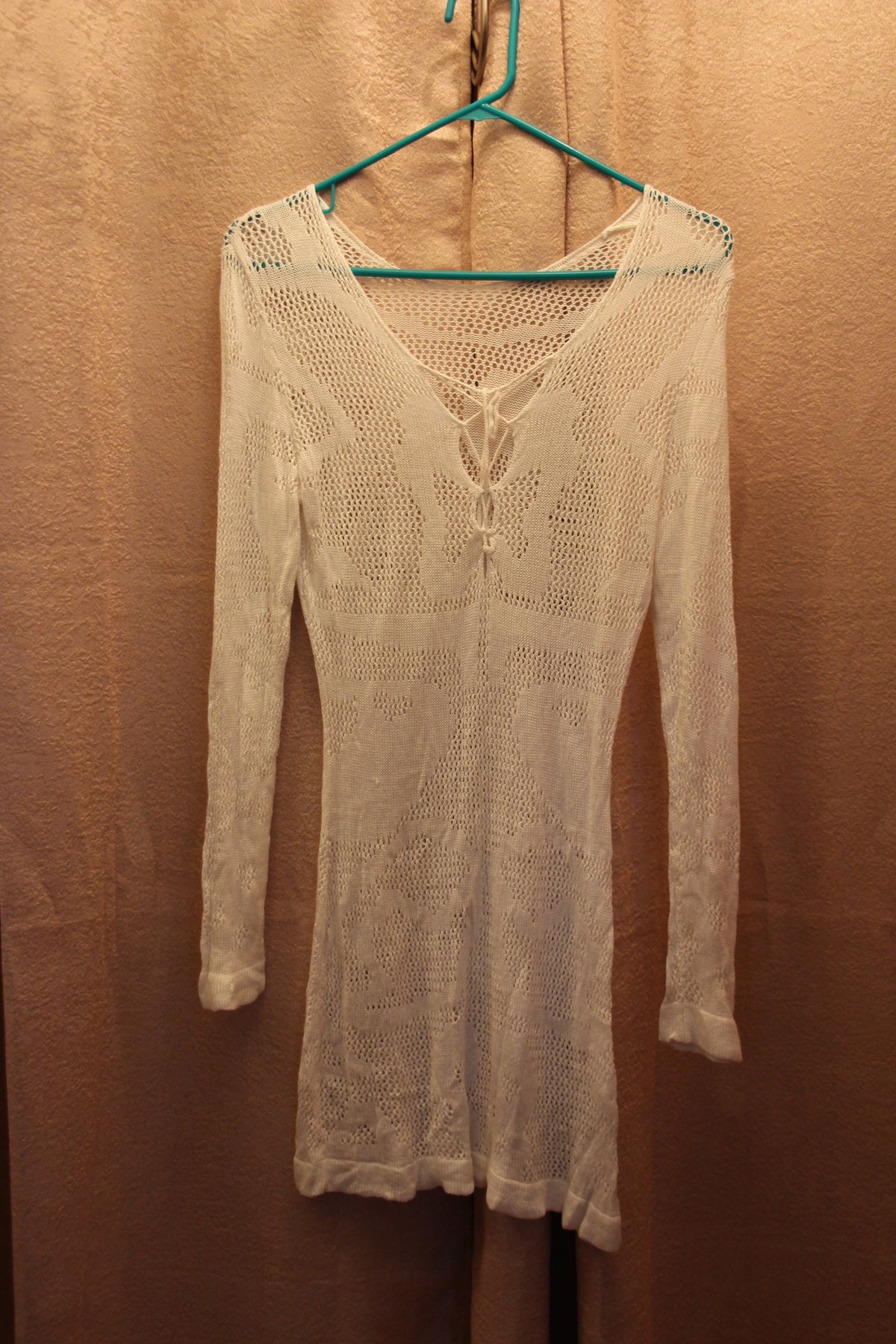 Size XS/S Knit Long Sleeve White Fitted Dress Consignment