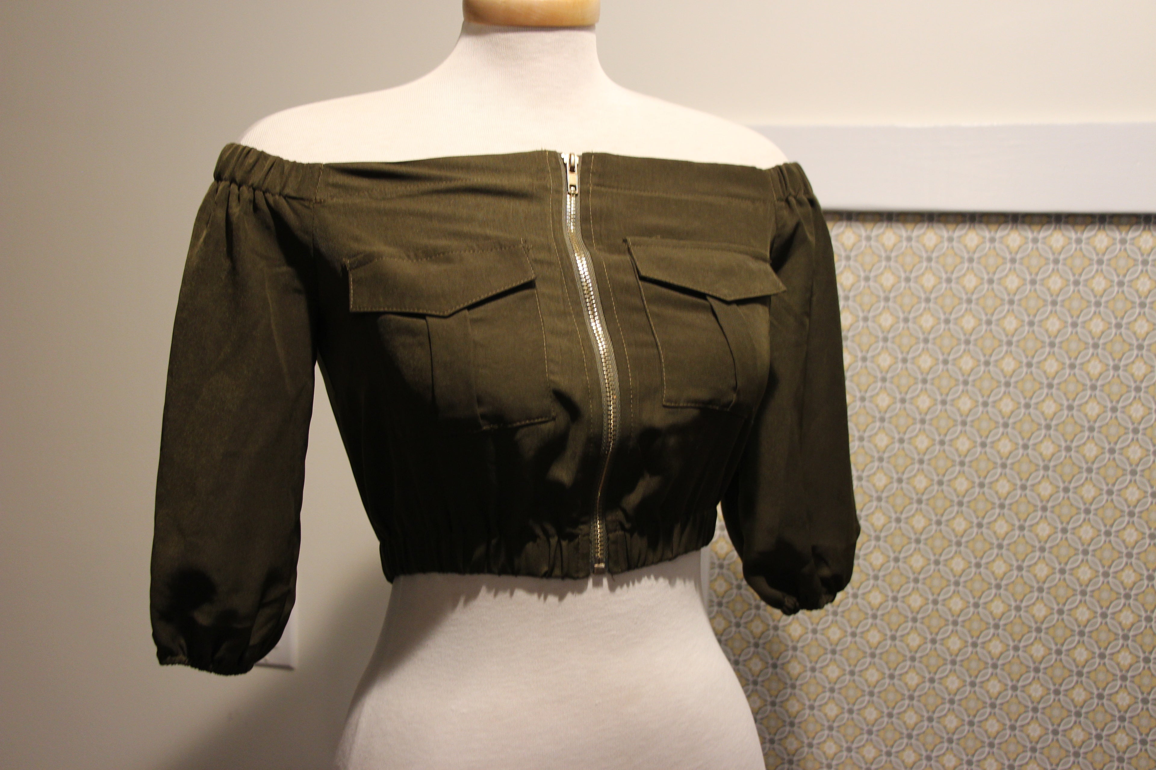 Size S Fashion Nova Zipper Front 3/4 Sleeve Green Halter Top Consignment
