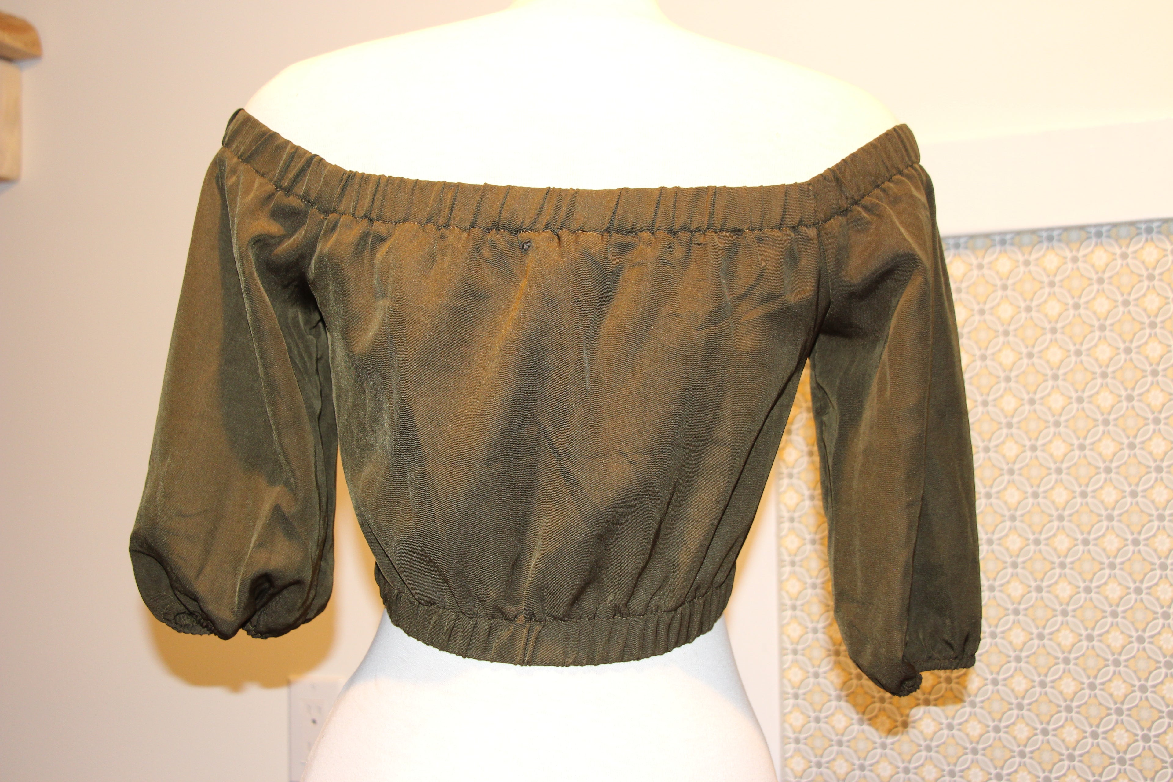Size S Fashion Nova Zipper Front 3/4 Sleeve Green Halter Top