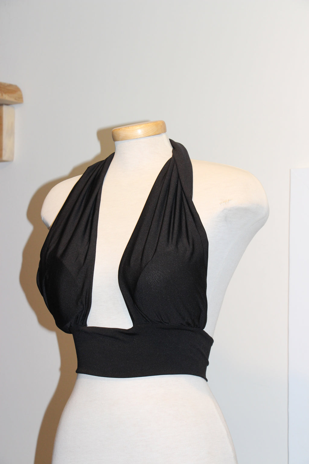 Size S Ropalia Halter Crop Top with Band Consignment