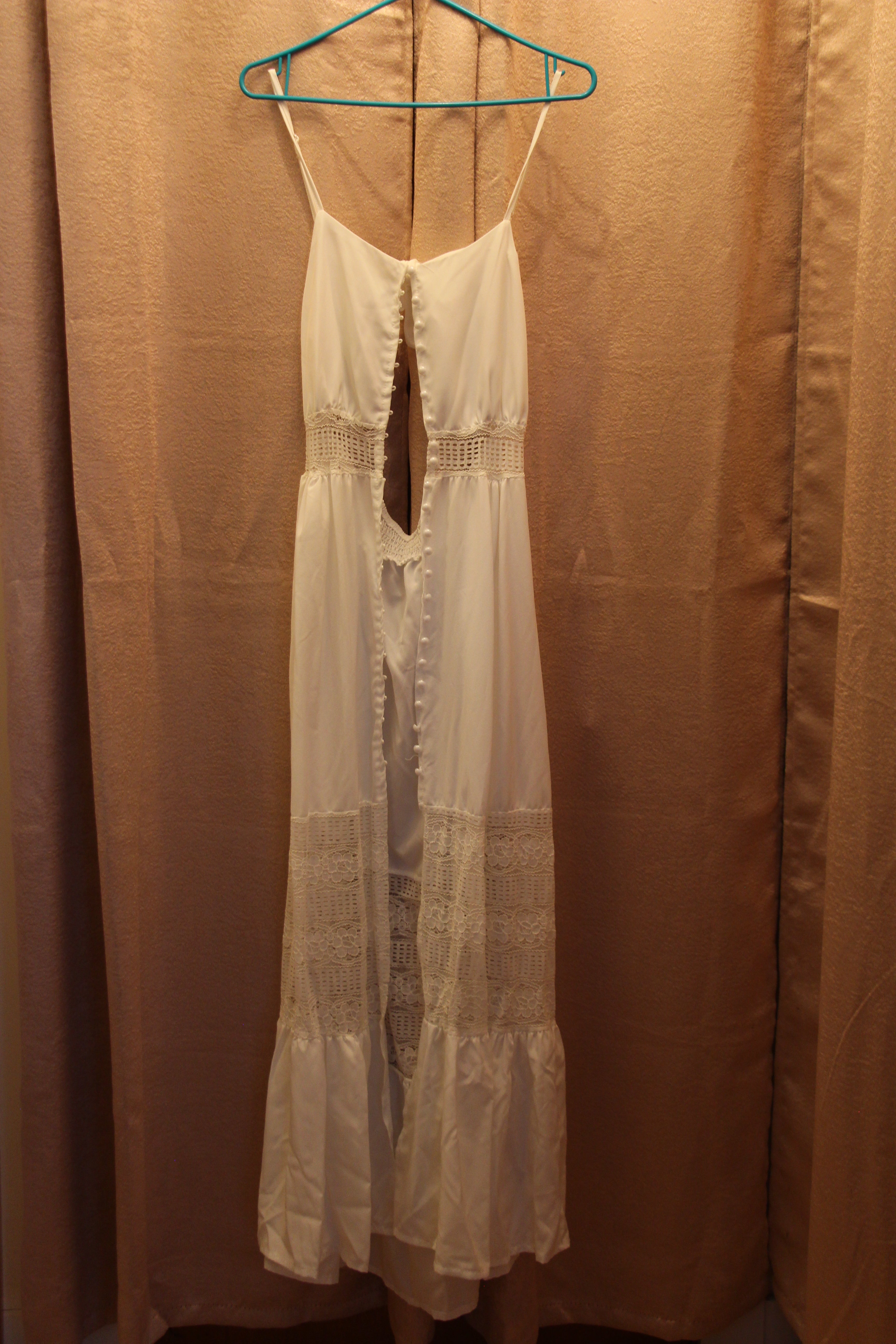 Consignment boutique, Size L White Halter Dress with Button Front Lace Panels and Gathered Hem