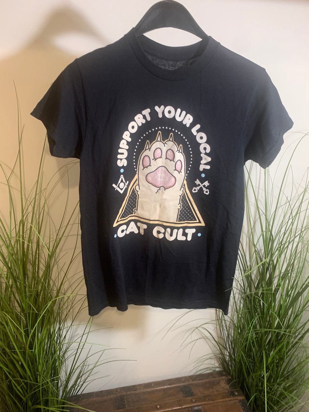 KAWAII KRYPT T-SHIRT - Consigned with VARDO Vintage & Valuables vvvardo.ca