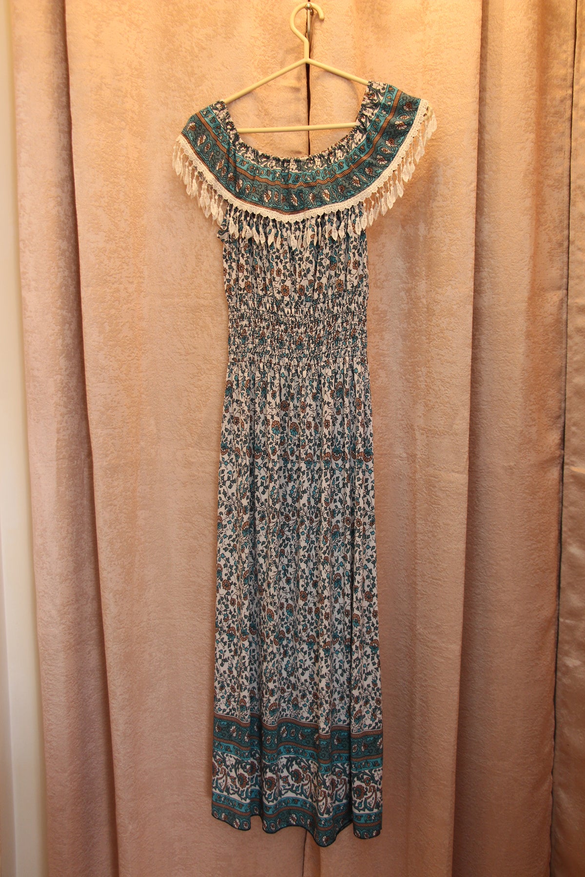 Size S/M Boho Off the Shoulder White Multicolored Floral Feather Lace Detailed Maxi Dress