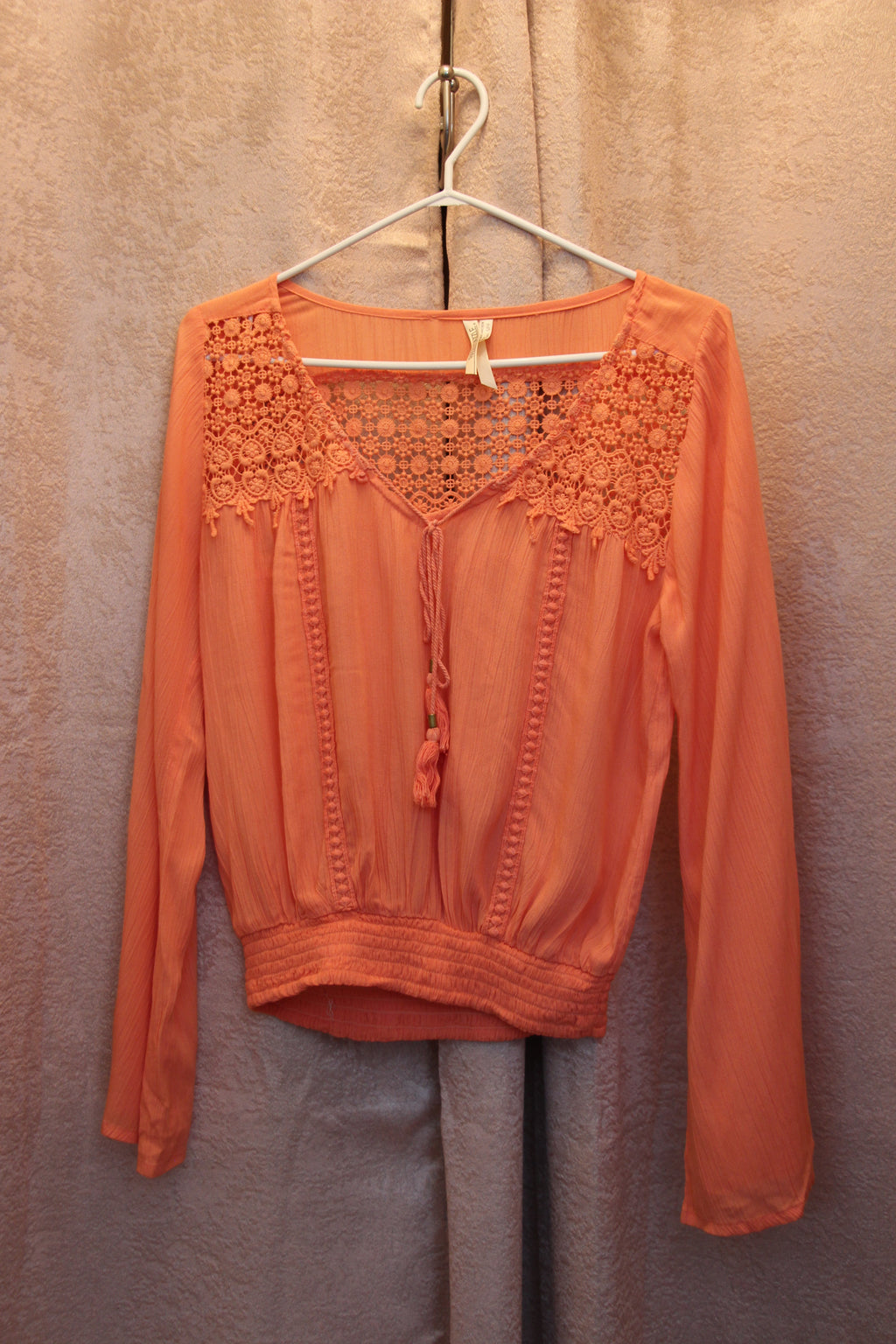 Size S Razzle Dazzle Boho Knit 100% Rayon Long Flared Sleeve Blouse Consignment