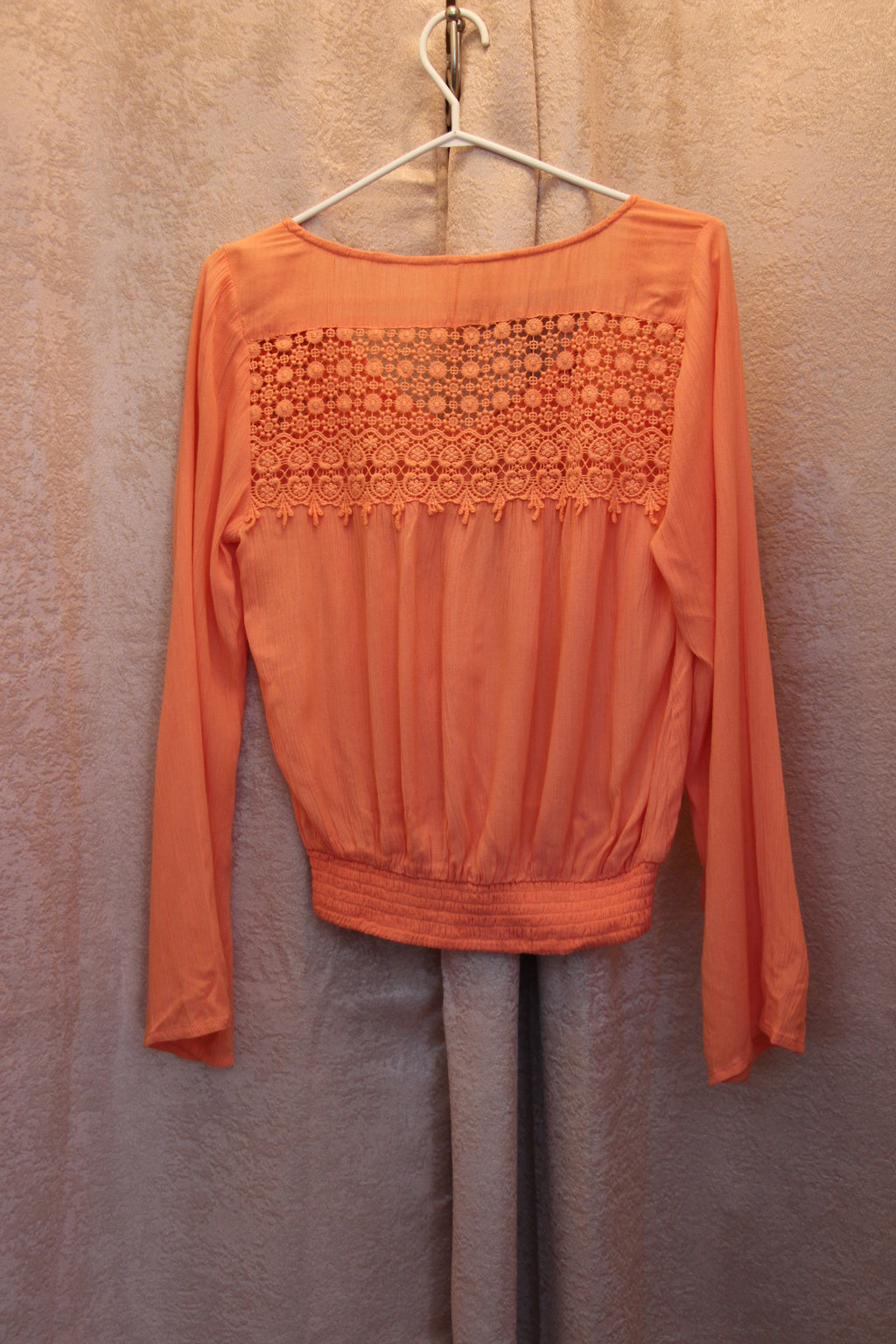 Size S Razzle Dazzle Boho Knit 100% Rayon Long Flared Sleeve Blouse