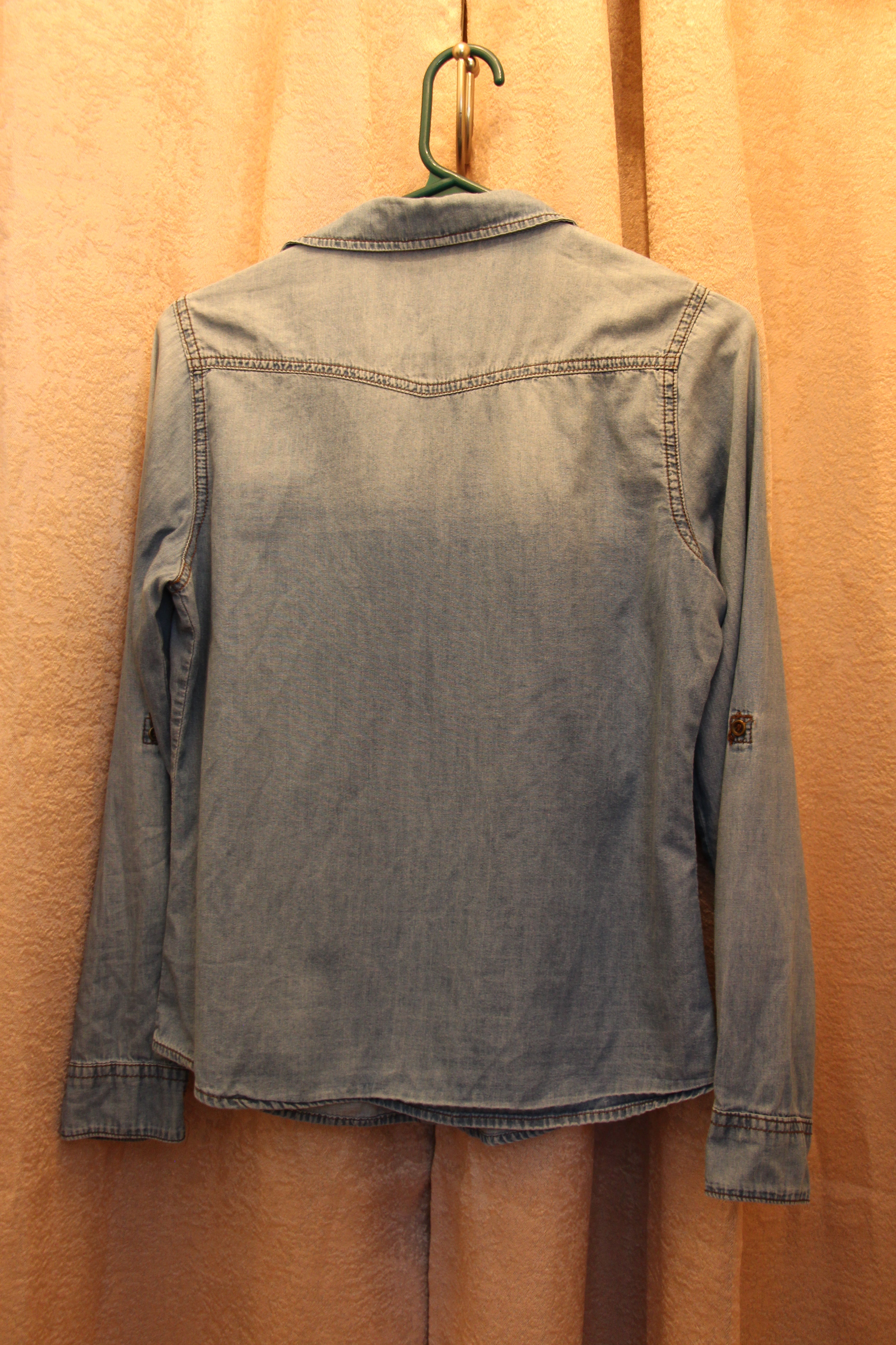 Size S Iris Los Angeles Button Up Long Sleeve Denim Shirt