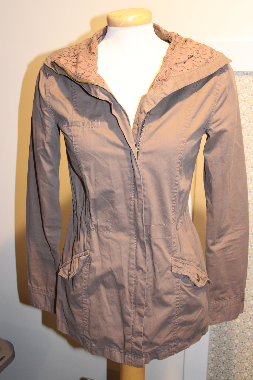 Size XS Suzy Shier Utility Style Cotton Jacket With Lace Collar and Waist Drawstring Vardo Vintage and Valuables Consignment 