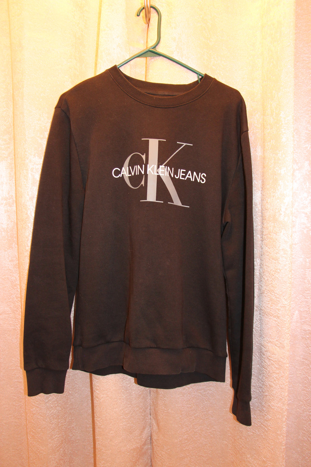 Size M Black Calvin Klein Sweat Shirt on Consignment
