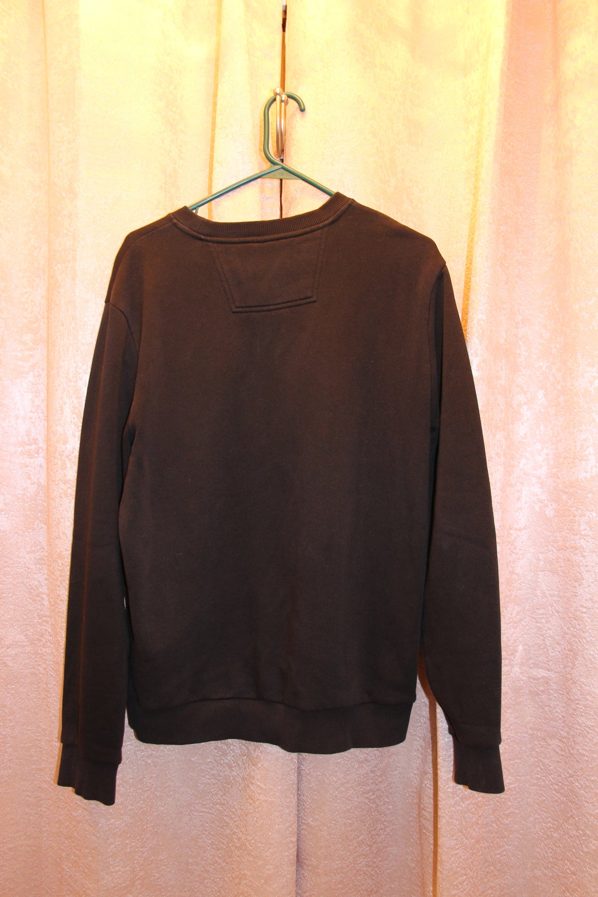 A black crewneck sweatshirt by Calvin Klein  (Women's Medium) on consignment