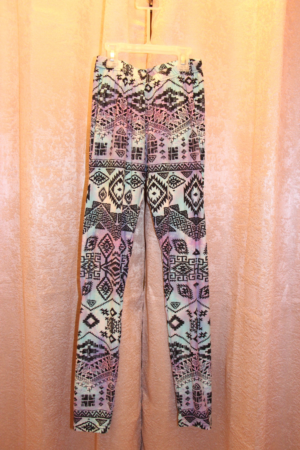 One Size Hot Kiss Aztec Geometric Pattern Fitted leggings in multi cool colours on consignment