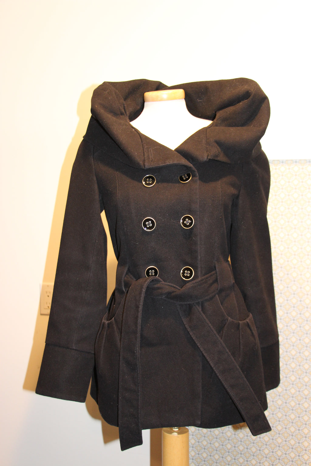 Size M Unique Incomparable RW & Co Black Cowl Neck Jacket on consignment