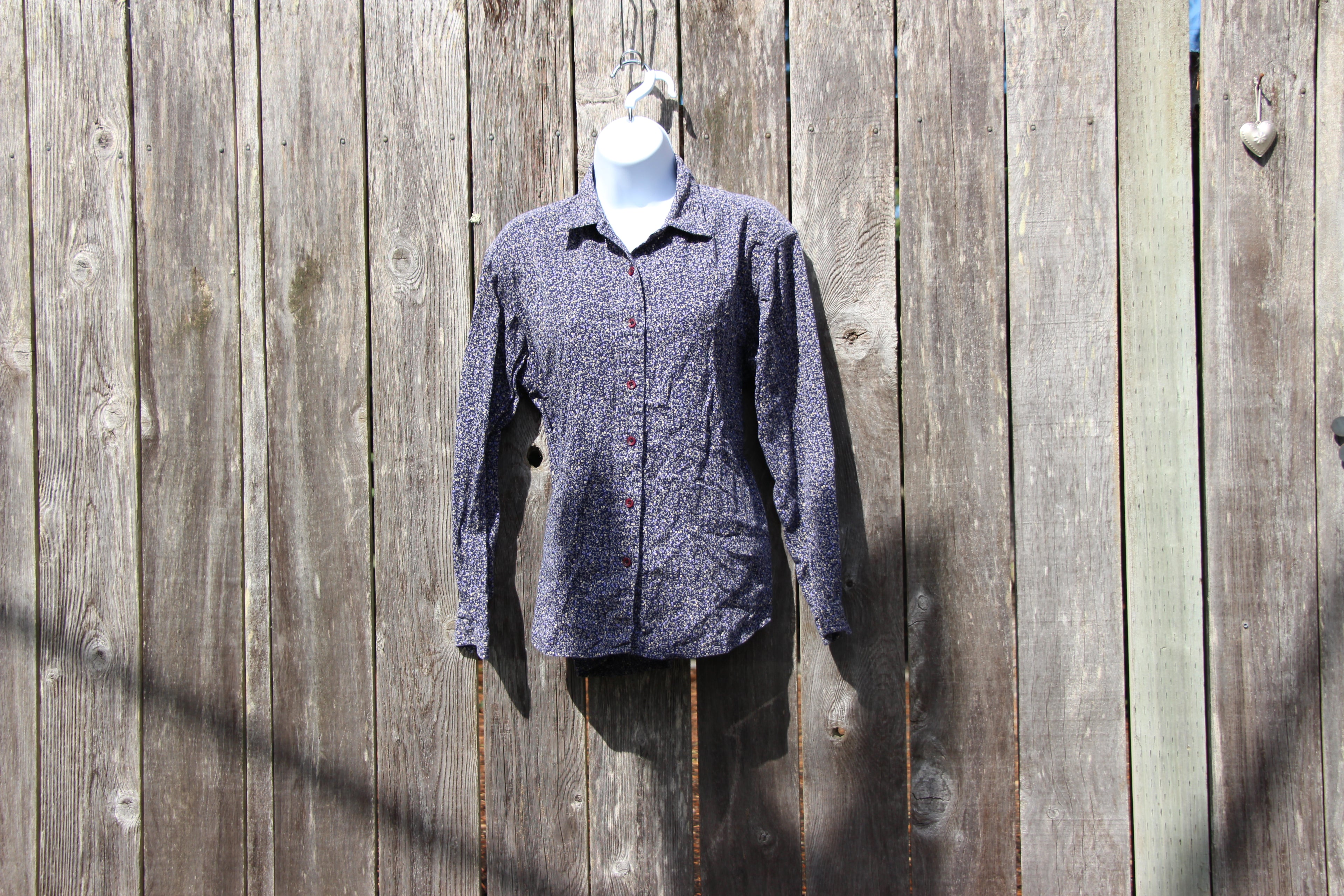Size M Northern Reflections Tiny Flower Blue Button Up Long Sleeve Shirt