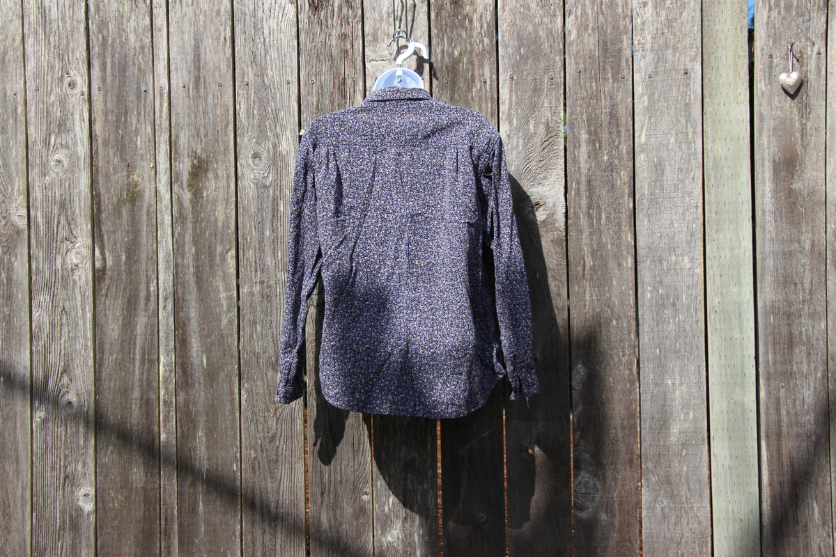 Size M Northern Reflections Tiny Flower Blue Button Up Long Sleeve Shirt