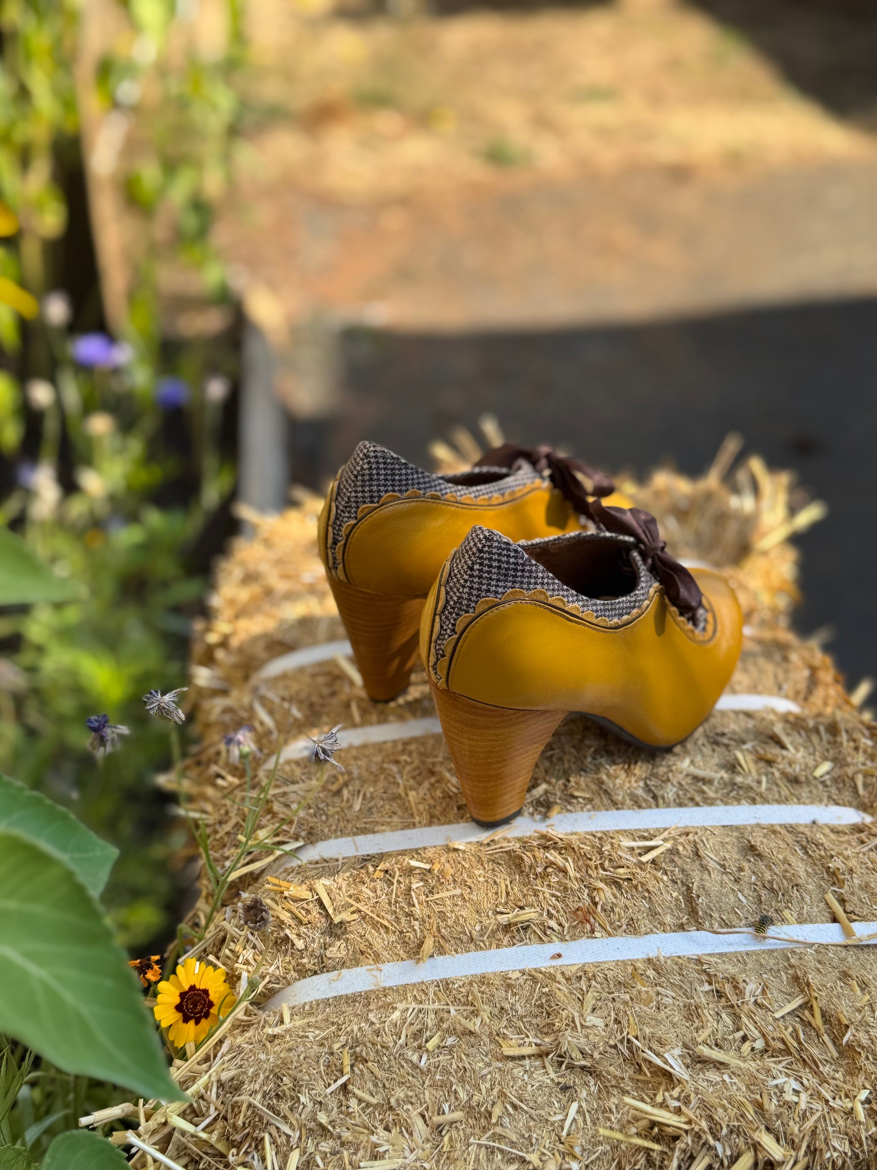 Poetic Licence "Backlash" Leather Heels- Consigned with VARDO Vintage & Valuables vvvardo.ca