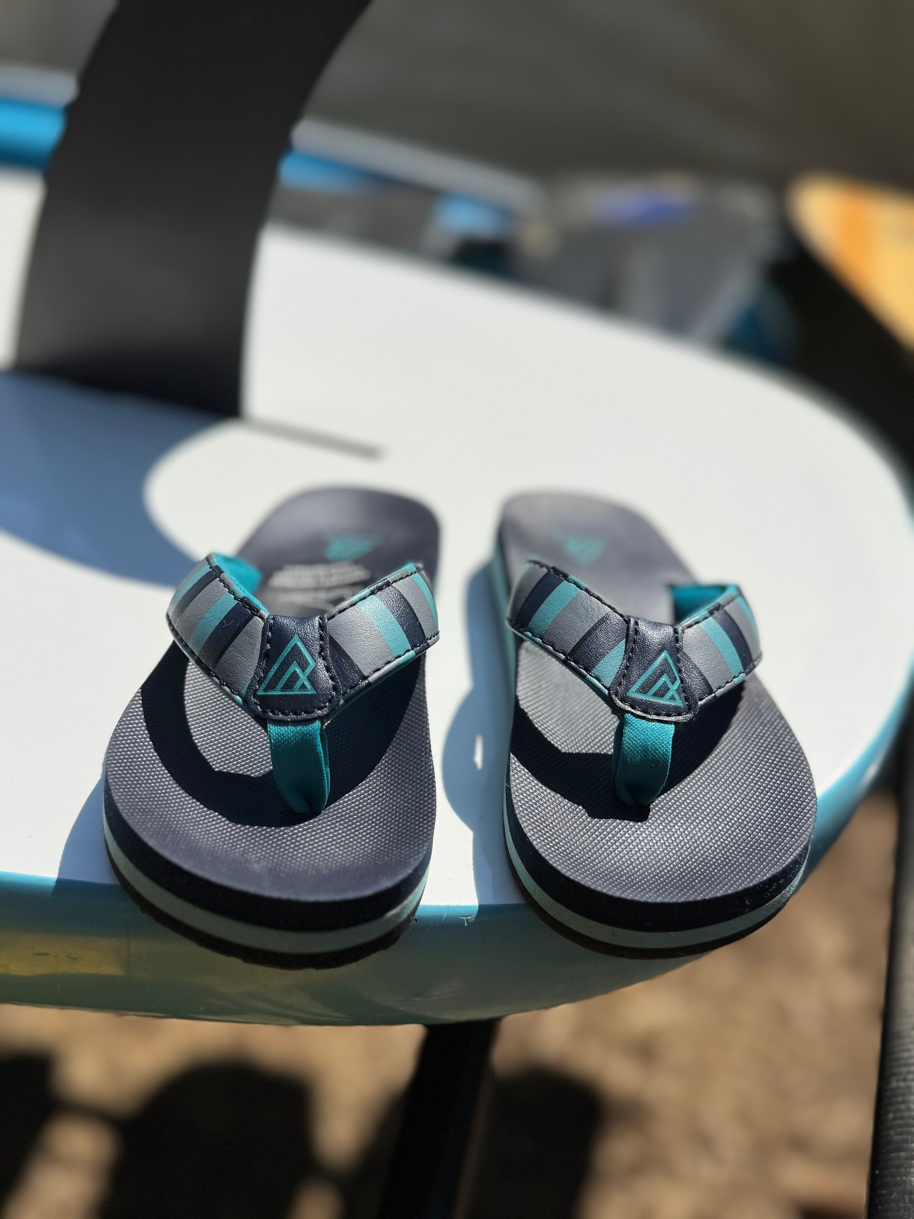 RIPZONE Flip-Flops- Consigned with VARDO Vintage & Valuables vvvardo.ca