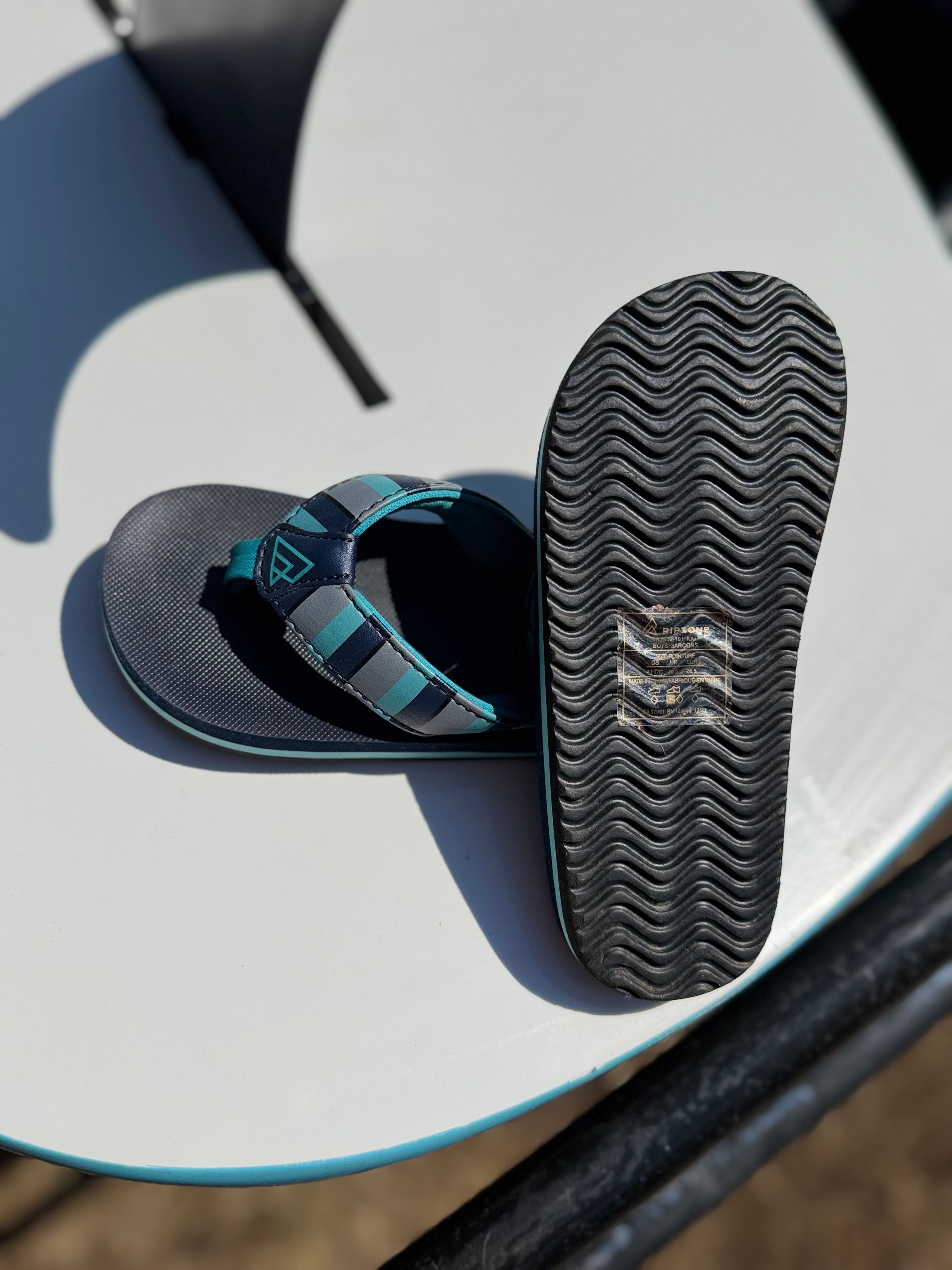 RIPZONE Flip-Flops- Consigned with VARDO Vintage & Valuables vvvardo.ca