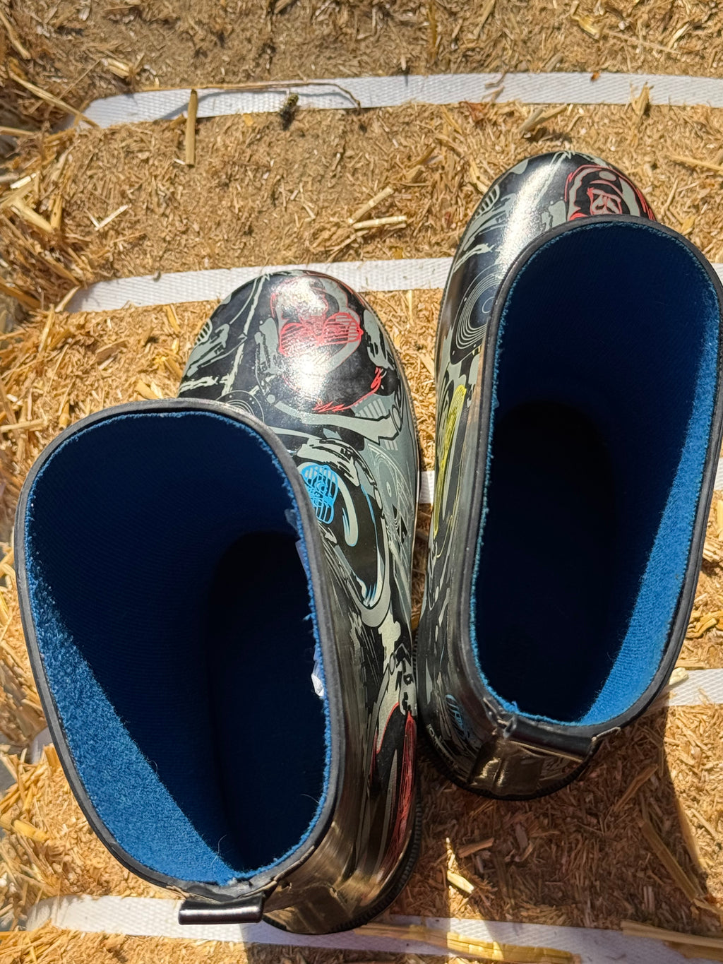 RAIN-BOOTS fun print for kids- Consigned with VARDO Vintage & Valuables vvvardo.ca