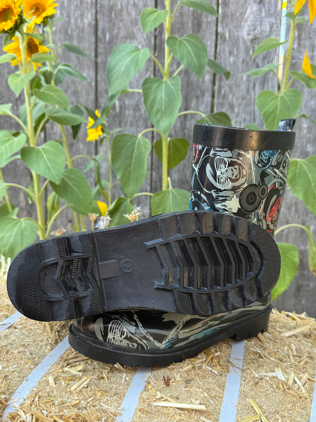 RAIN-BOOTS fun print for kids- Consigned with VARDO Vintage & Valuables vvvardo.ca