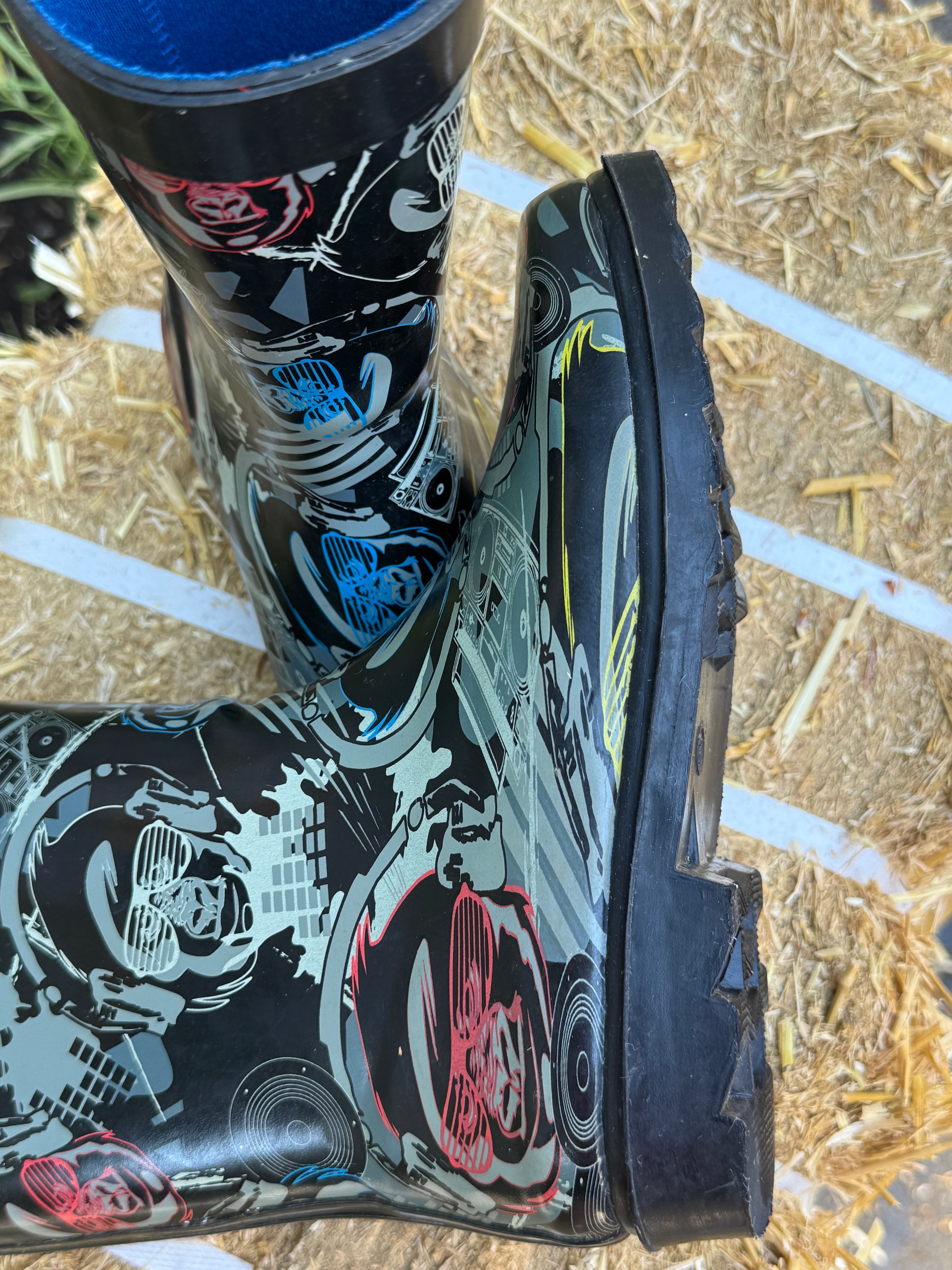 RAIN-BOOTS fun print for kids- Consigned with VARDO Vintage & Valuables vvvardo.ca