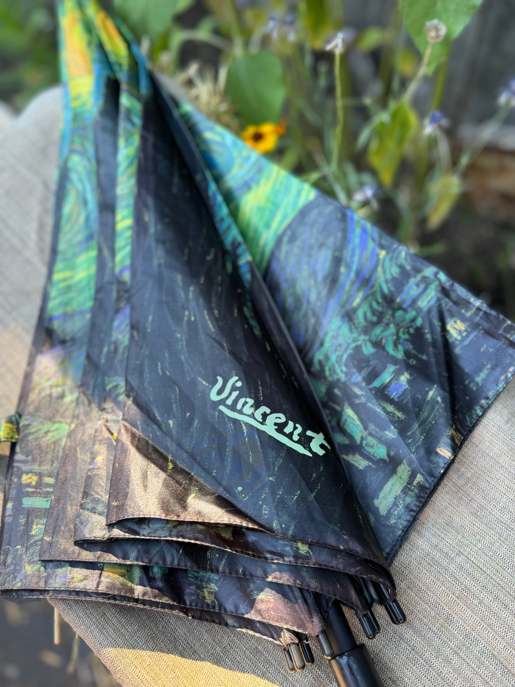 Stick Umbrella- Consigned with VARDO Vintage & Valuables vvvardo.ca