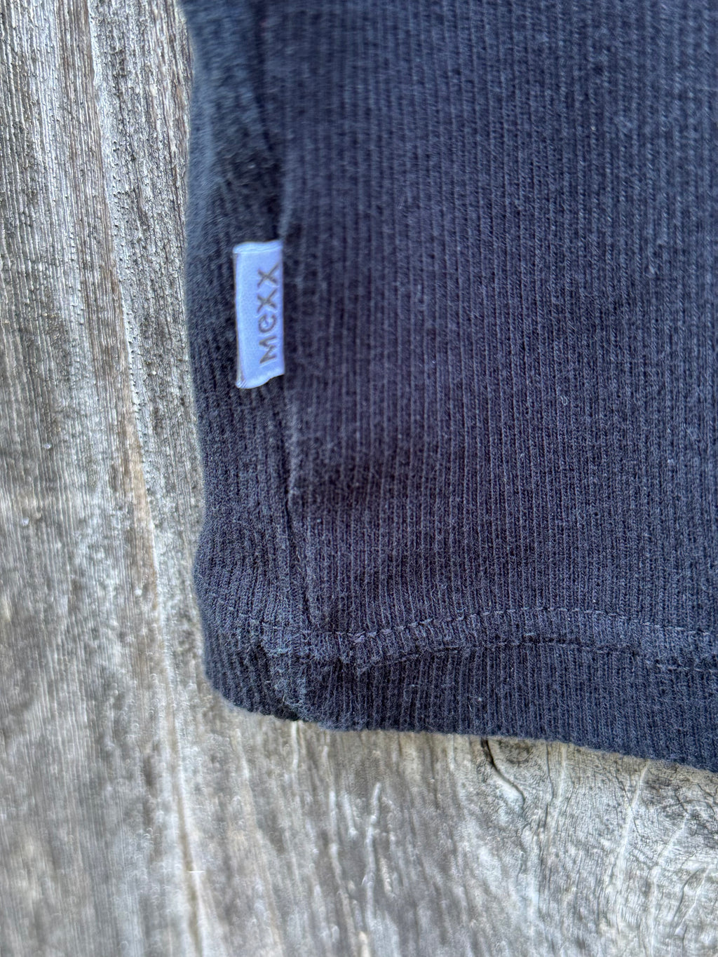 MEXX ribbed black T-Shirt- Consigned with VARDO Vintage & Valuables vvvardo.ca