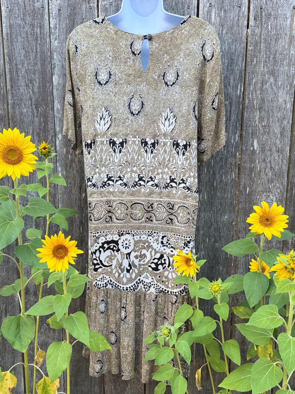 Short Sleeve Dress- Consigned with VARDO Vintage & Valuables vvvardo.ca