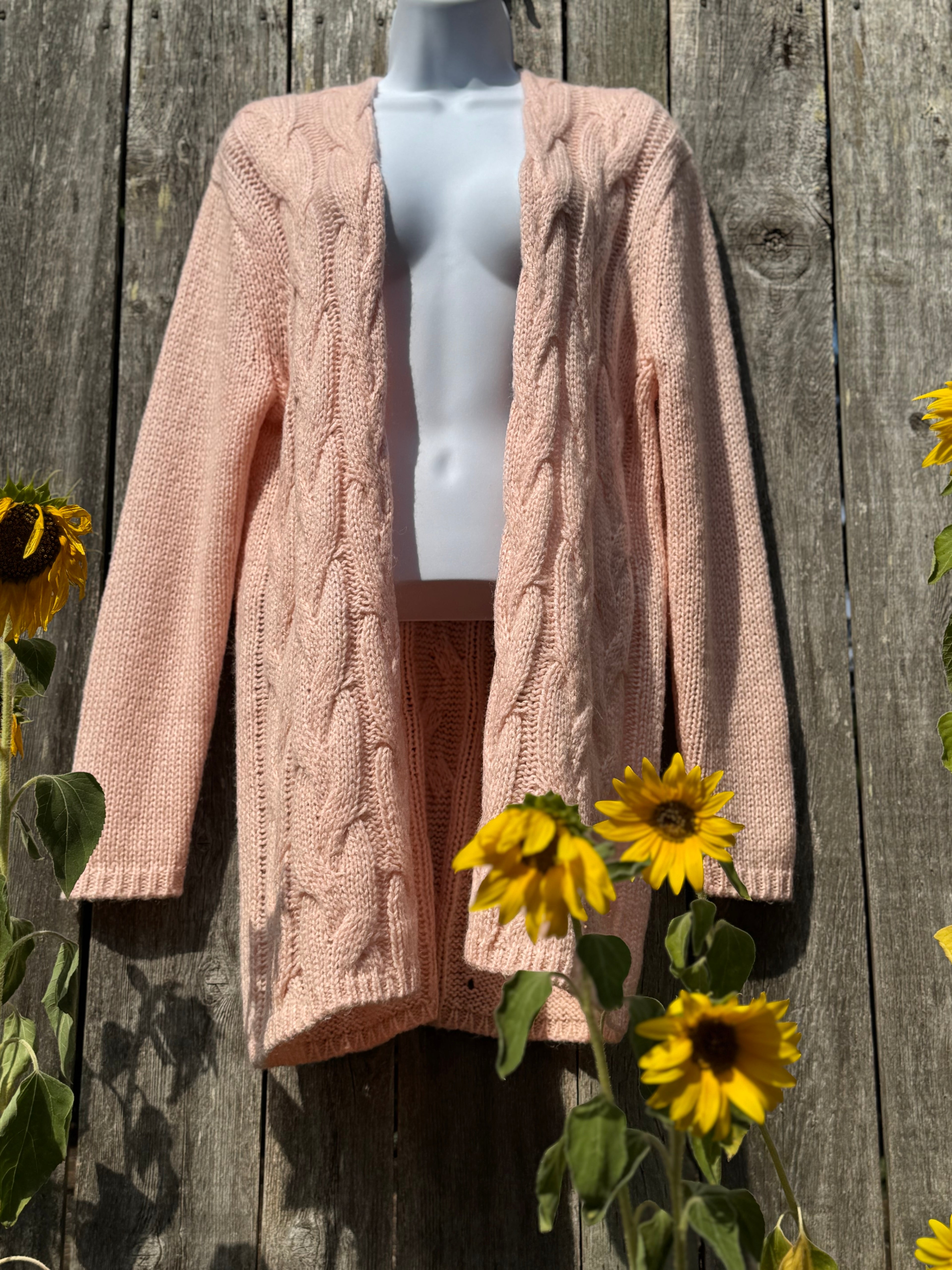 COTTON COUNTRY cardigan sweater- Consigned with VARDO Vintage & Valuables vvvardo.ca