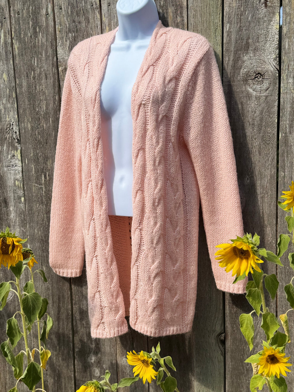 COTTON COUNTRY cardigan sweater- Consigned with VARDO Vintage & Valuables vvvardo.ca