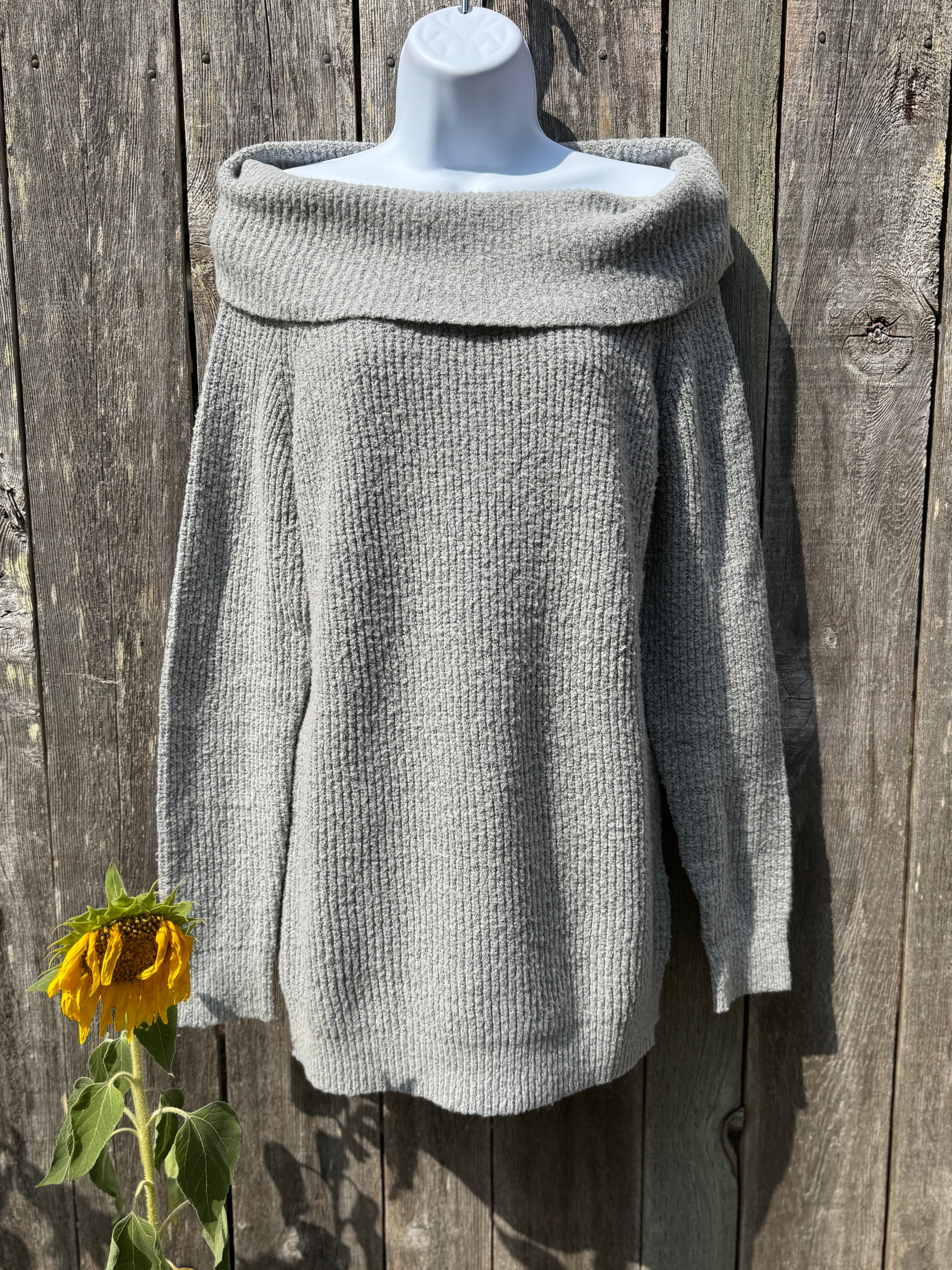 URBAN HERITAGE off the Shoulder Sweater- Consigned with VARDO Vintage & Valuables vvvardo.ca
