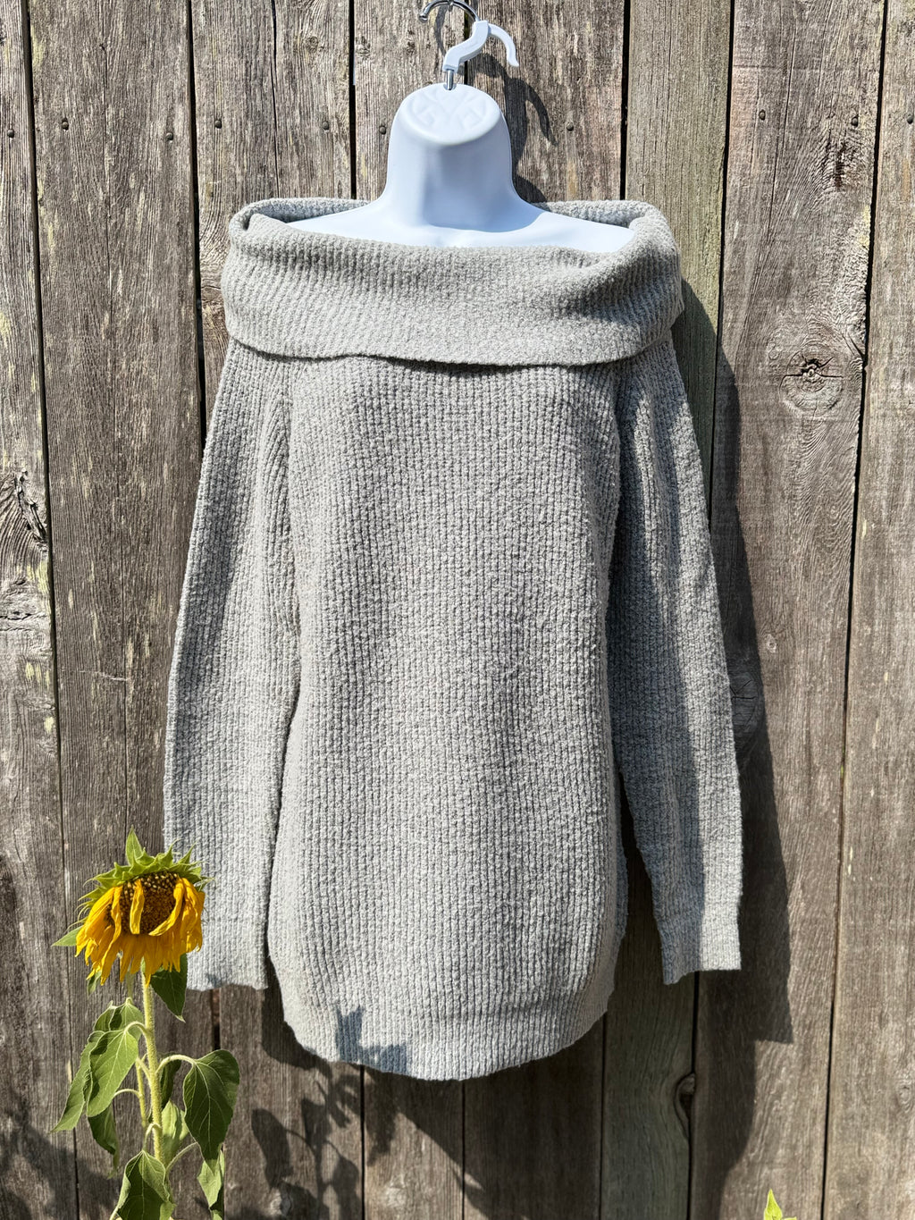 URBAN HERITAGE off the Shoulder Sweater- Consigned with VARDO Vintage & Valuables vvvardo.ca