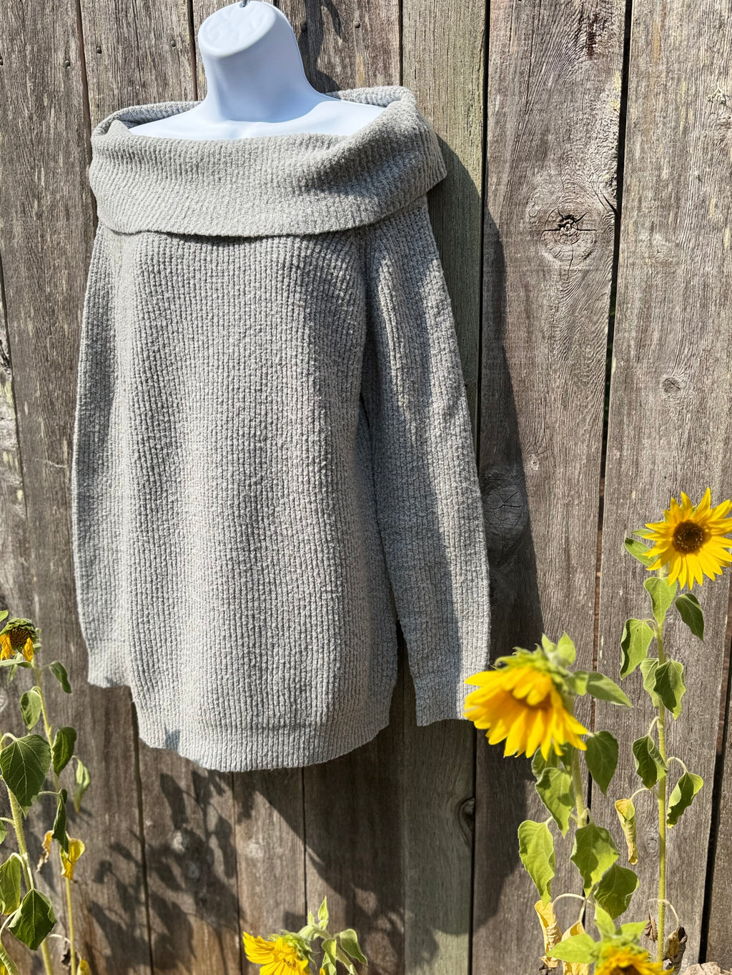 URBAN HERITAGE off the Shoulder Sweater- Consigned with VARDO Vintage & Valuables vvvardo.ca