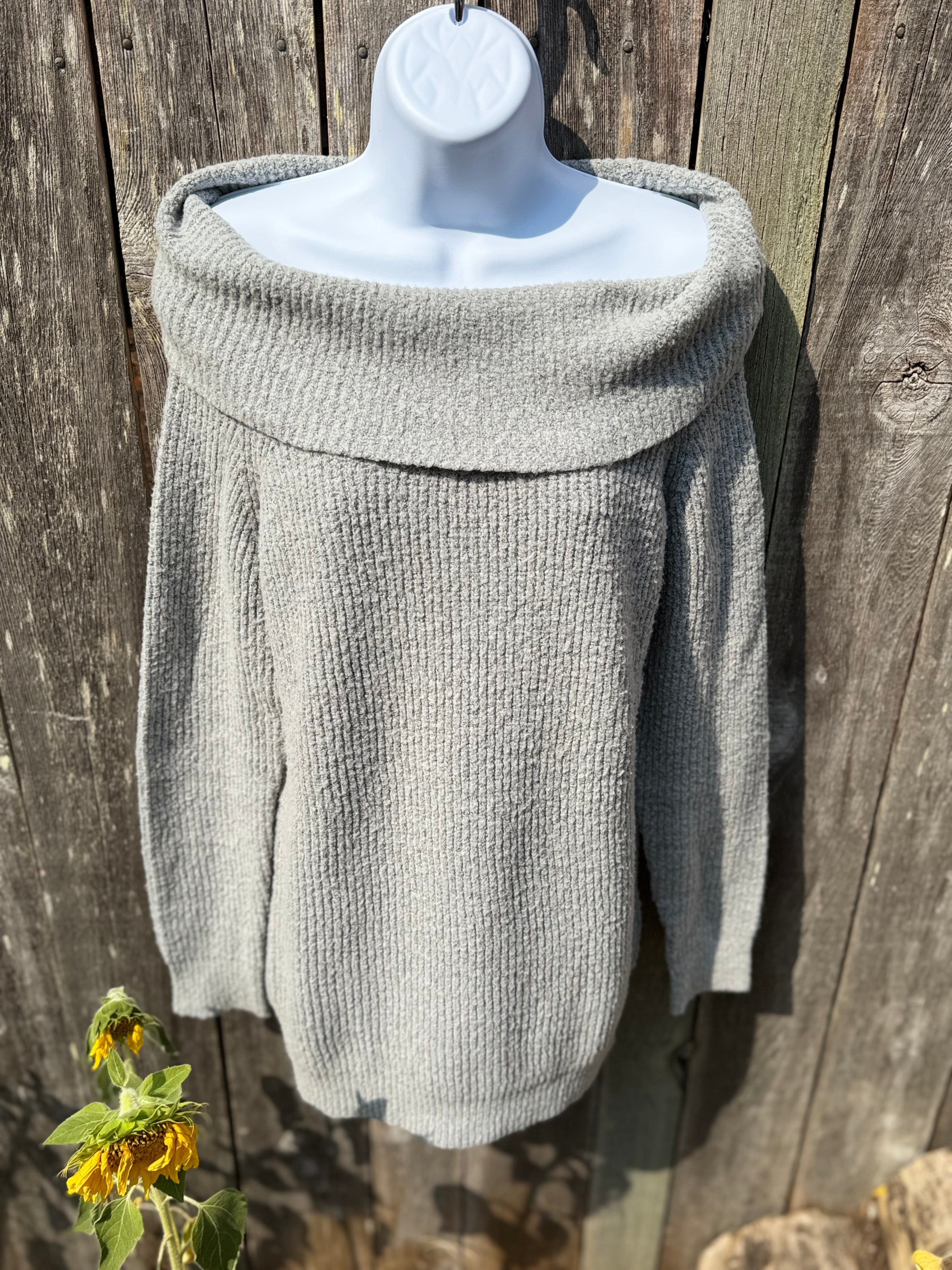 URBAN HERITAGE off the Shoulder Sweater- Consigned with VARDO Vintage & Valuables vvvardo.ca