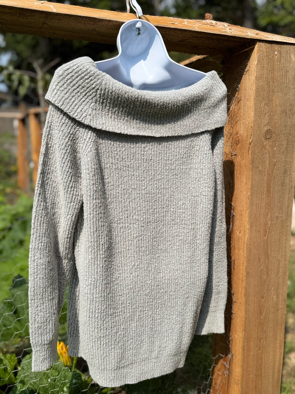 URBAN HERITAGE off the Shoulder Sweater- Consigned with VARDO Vintage & Valuables vvvardo.ca