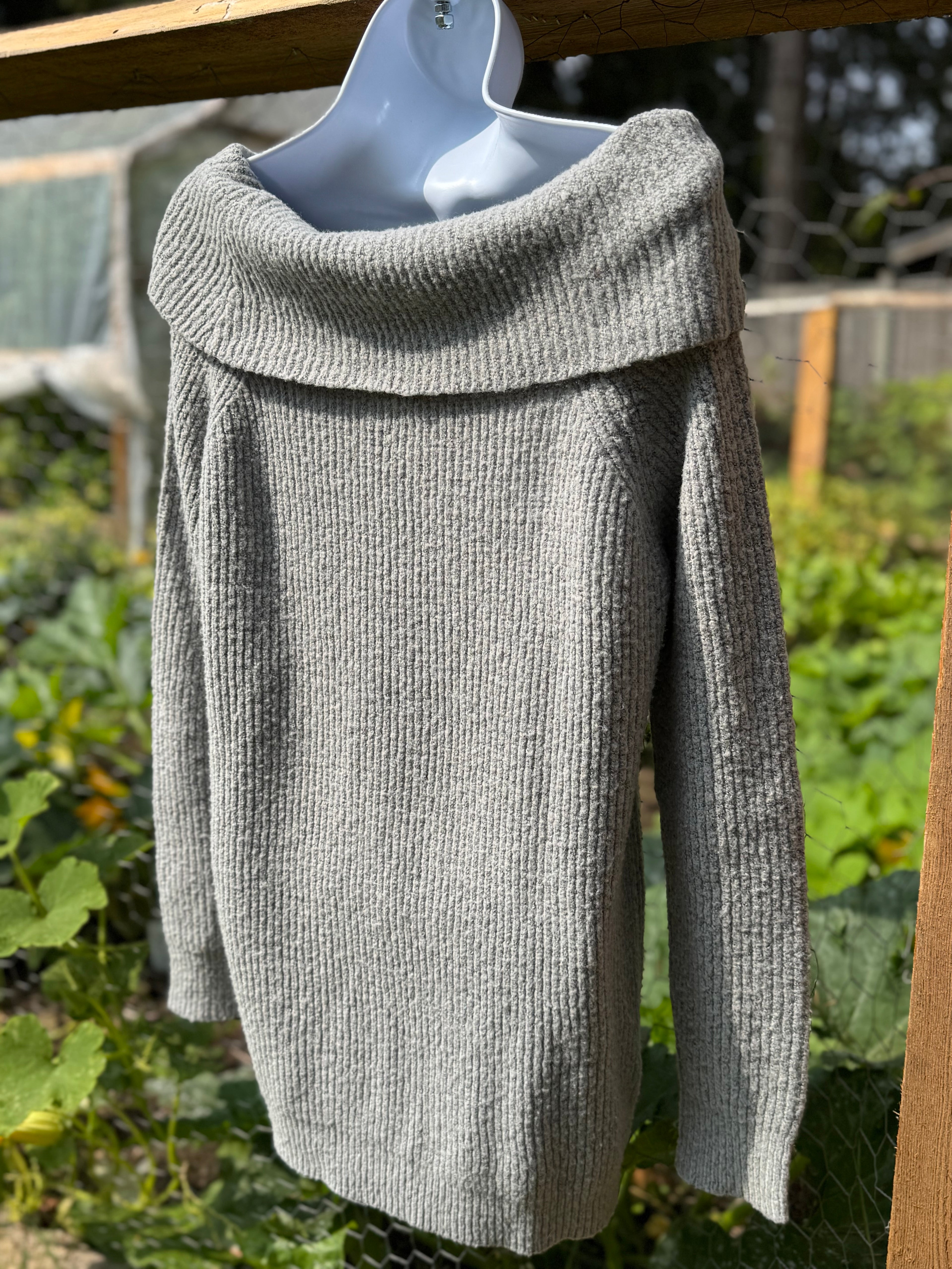 URBAN HERITAGE off the Shoulder Sweater- Consigned with VARDO Vintage & Valuables vvvardo.ca