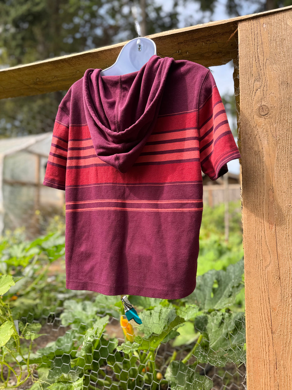 EAST WEST FASHIONS hooded T-shirt- Consigned with VARDO Vintage & Valuables vvvardo.ca